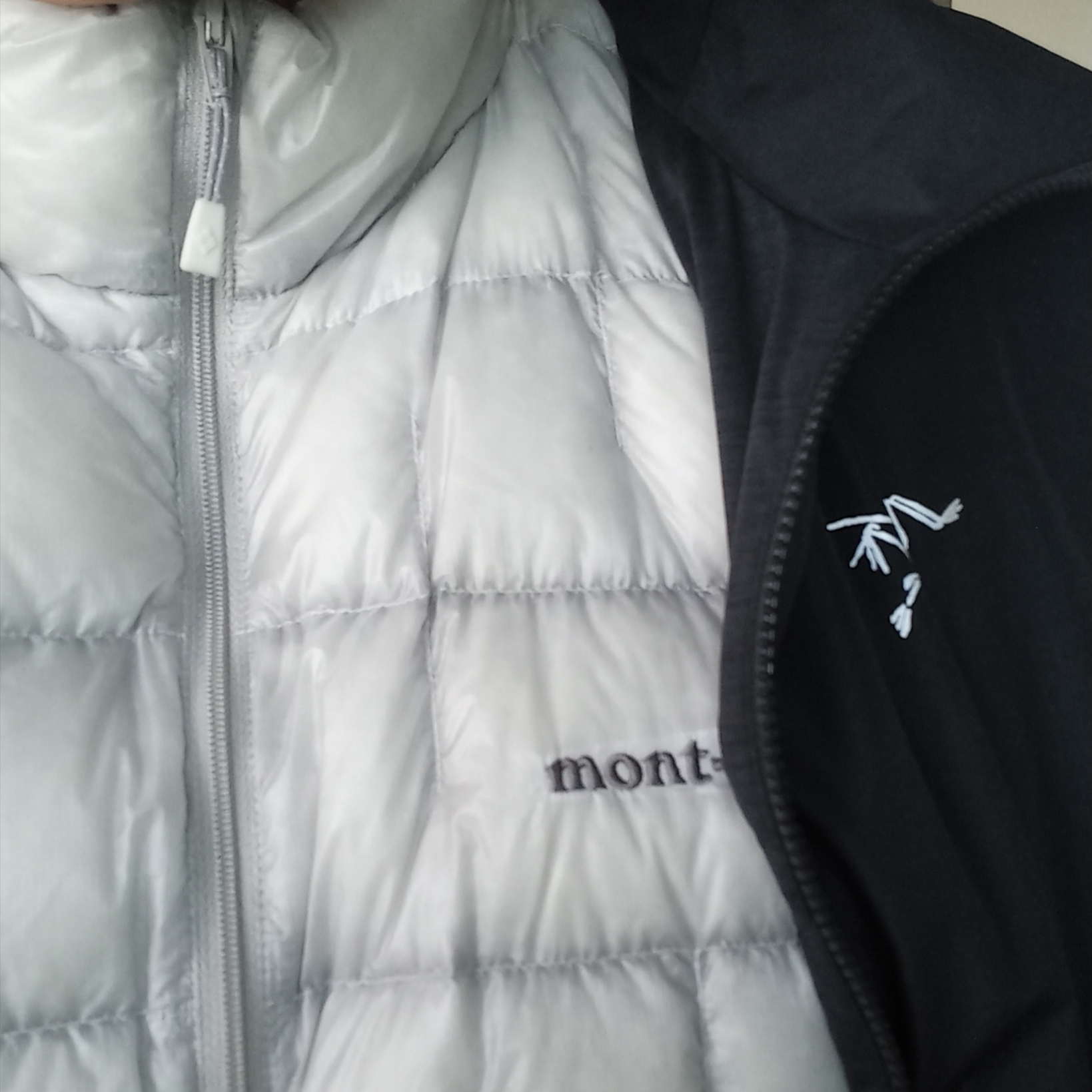 Arc'teryx Gore 5 Panel Cap Black, Montbell US Plasma 1000 Down Jacket Light Silver 착용 스타일 - 2