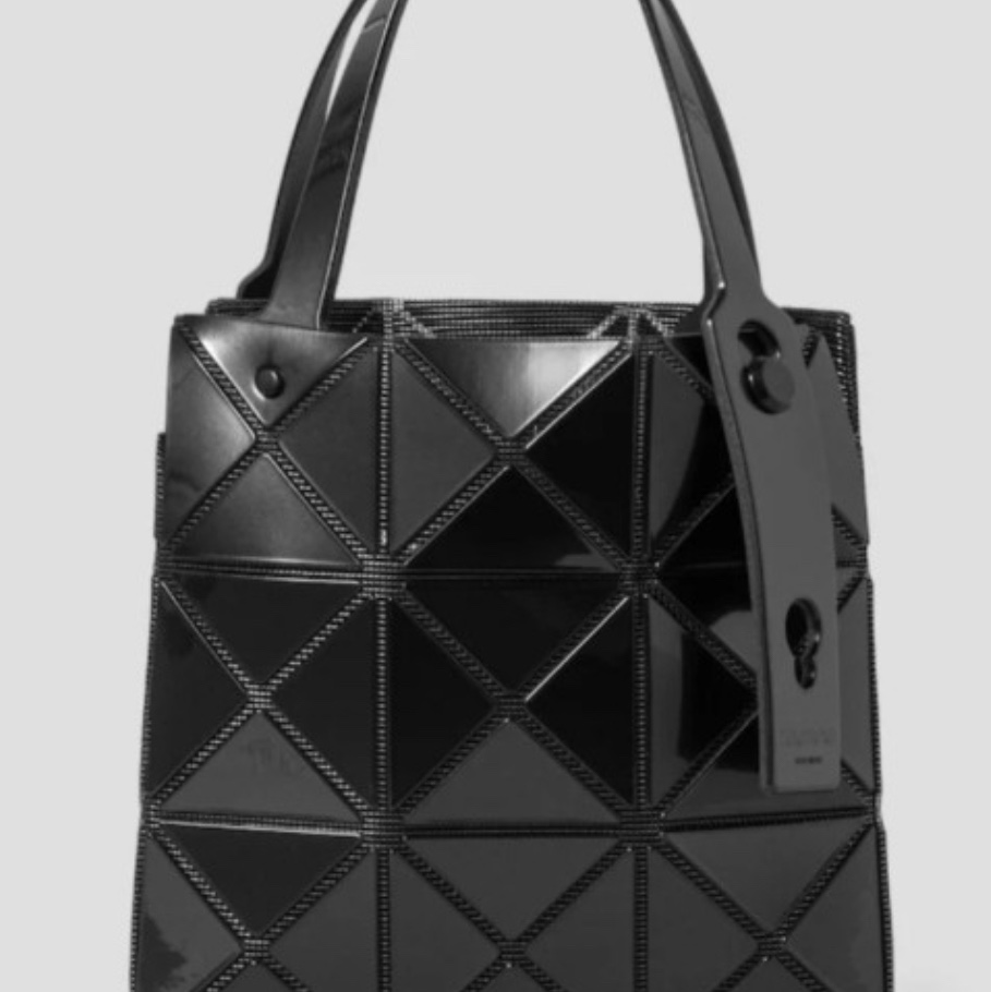 Bao Bao Issey Miyake Prism Plus Mini Tote Bag Black 착용 스타일 - 2