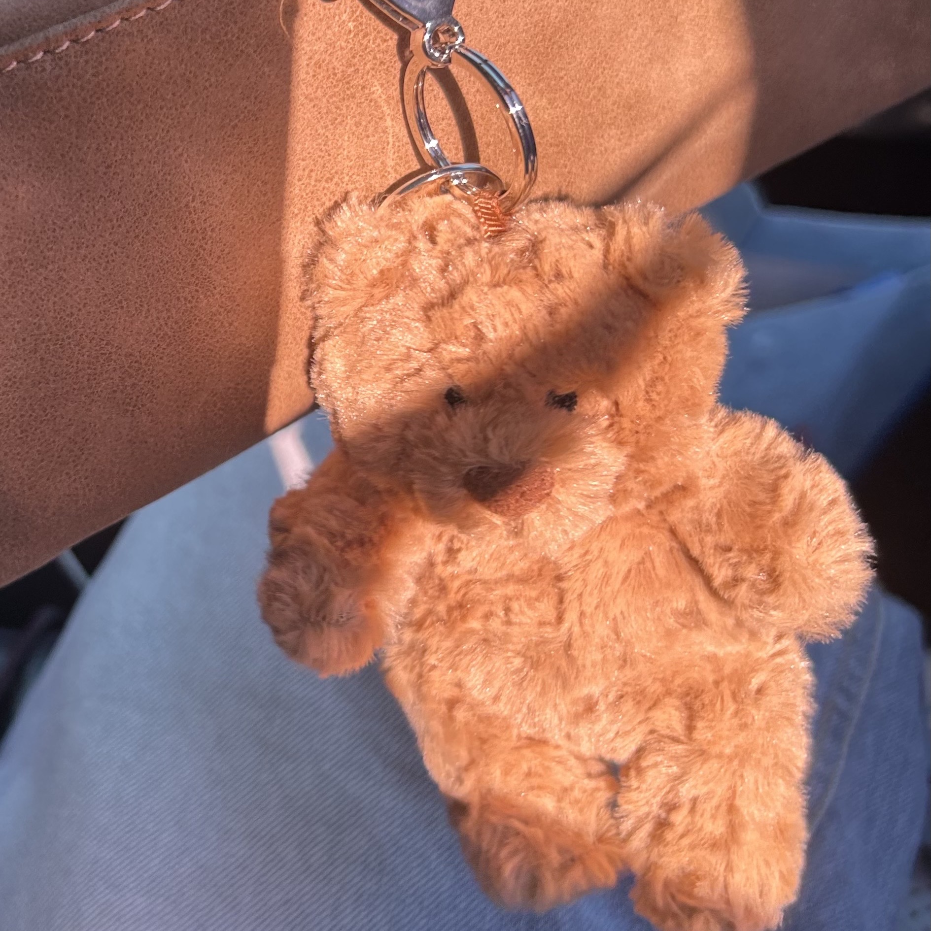 Jellycat Bartholomew Bear Bag Charm Brown 착용 스타일