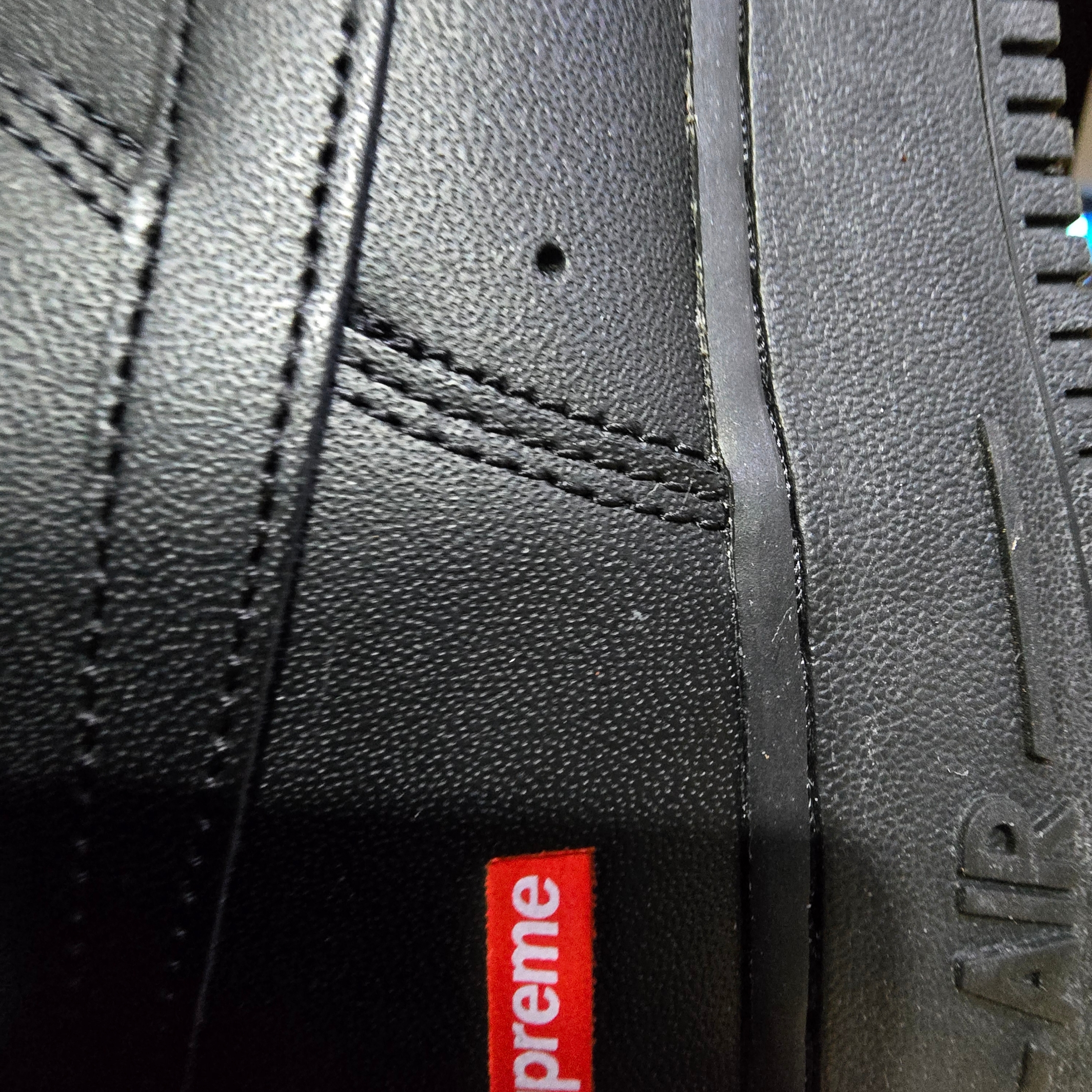 Nike x Supreme Air Force 1 Low Black 착용 스타일