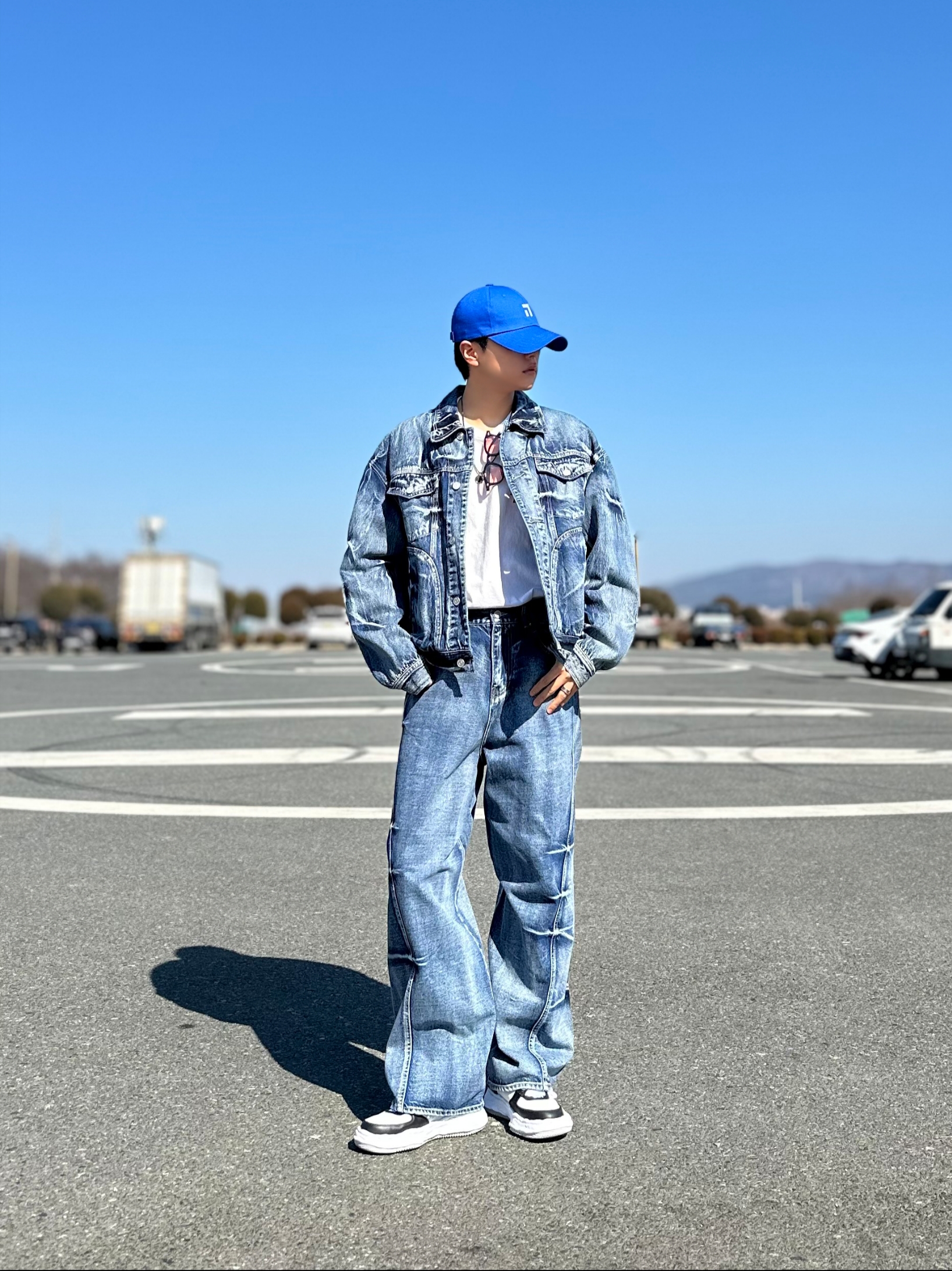 Maison Mihara Yasuhiro Wayne OG Sole Leather Low-top Sneakers Black White, Gucci Ring with Double G Silver 착용 스타일 - 1