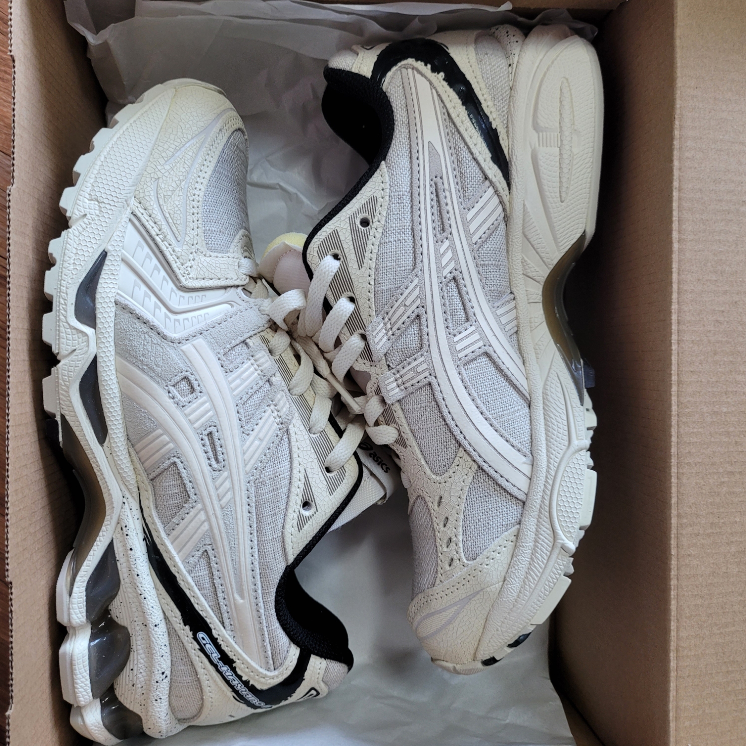 Asics Gel-Kayano 14 Imperfection Pack Cream 착용 스타일 - 1