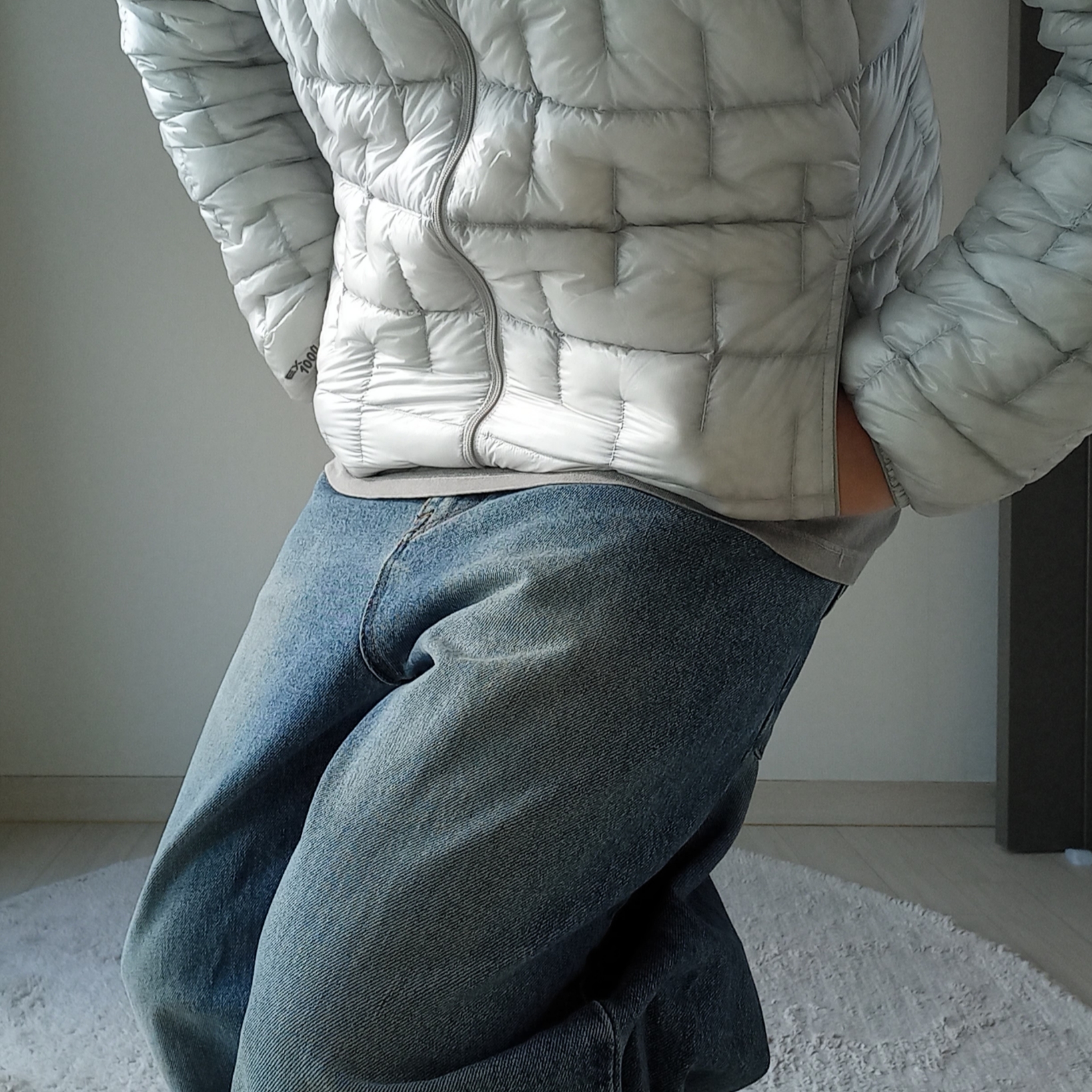 Arc'teryx Gore 5 Panel Cap Black, Montbell US Plasma 1000 Down Jacket Light Silver 착용 스타일 - 7