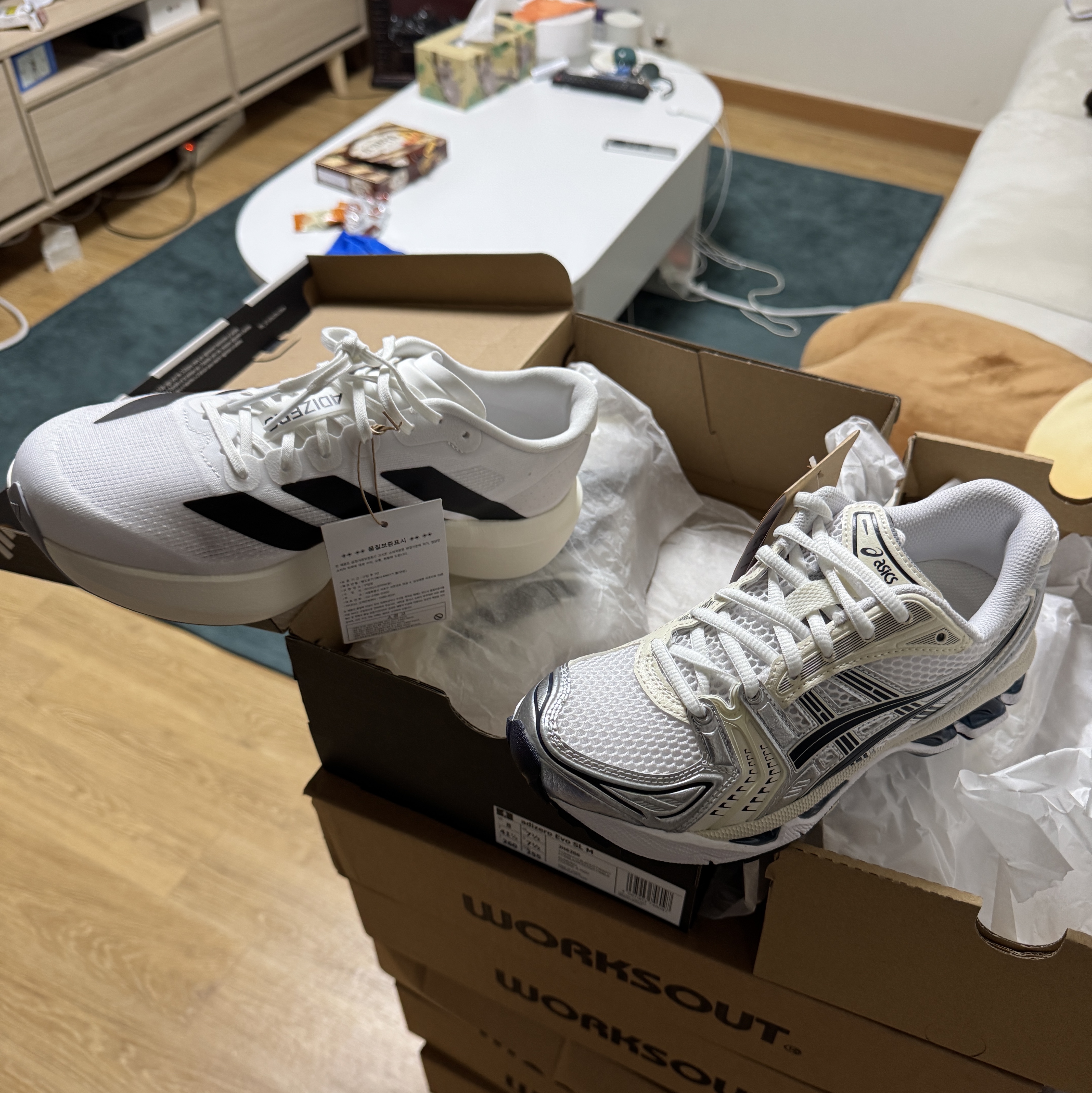 Adidas Adizero EVO SL Cloud White Core Black, (W) Asics Gel-Kayano 14 White Midnight 착용 스타일