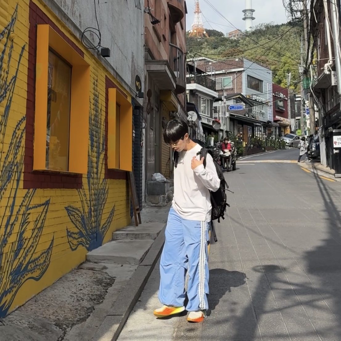 Nike ZoomX Vaporfly Next% 3 Sail Cobalt Bliss Total Orange 착용 스타일 - 2