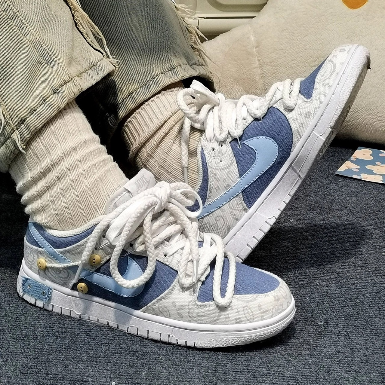 (W) Nike Dunk Low Essential White Paisley 착용 스타일 - 1