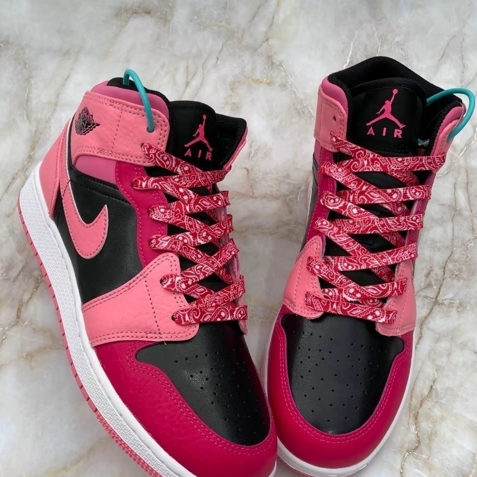 (GS) Jordan 1 Mid Coral Chalk 착용 스타일 - 1