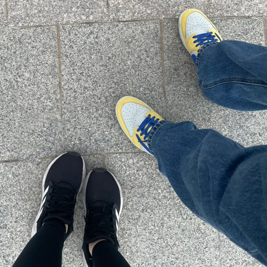 (W) Jordan 1 x Travis Scott Retro Low OG SP Canary, Stussy Basic Stussy Hoodie Ash Heather 2023 착용 스타일 - 2