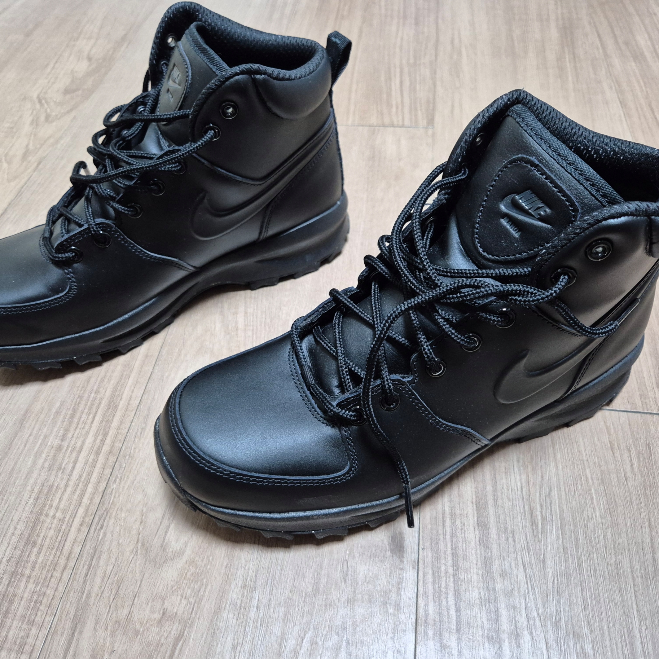 Nike Manoa Leather Black 착용 스타일 - 1