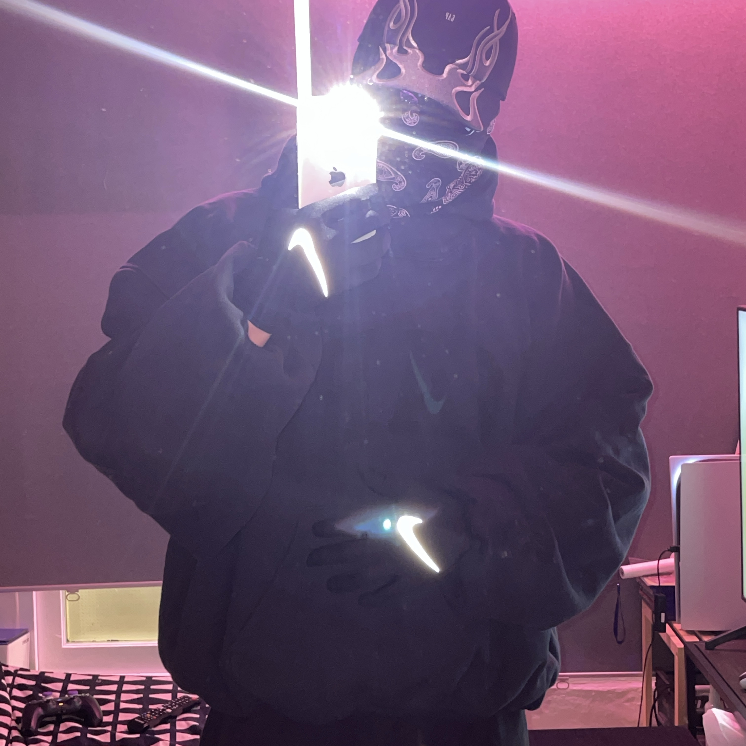 Yeezy Gap Engineered By Balenciaga Dove Hoodie Washed Black, Yeezy Gap Engineered By Balenciaga Flame Cap Black 착용 스타일