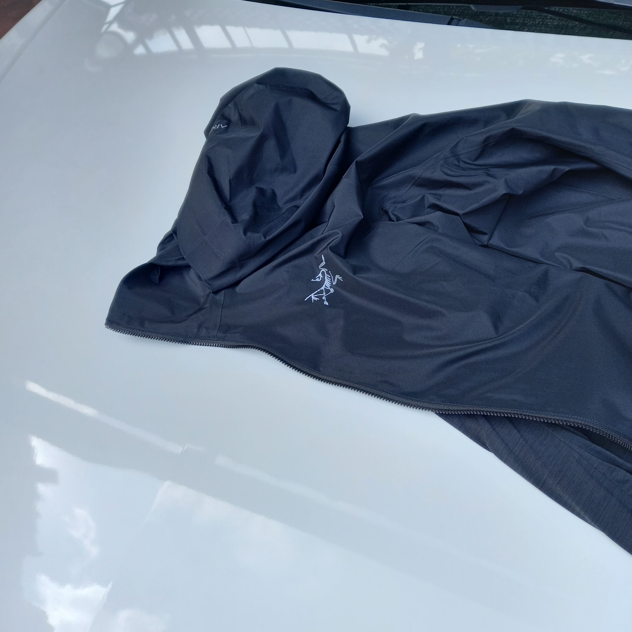 (W) Lululemon Soft Embroidered Baller Hat Black, Arc'teryx Solano Hoody Black 착용 스타일 - 3