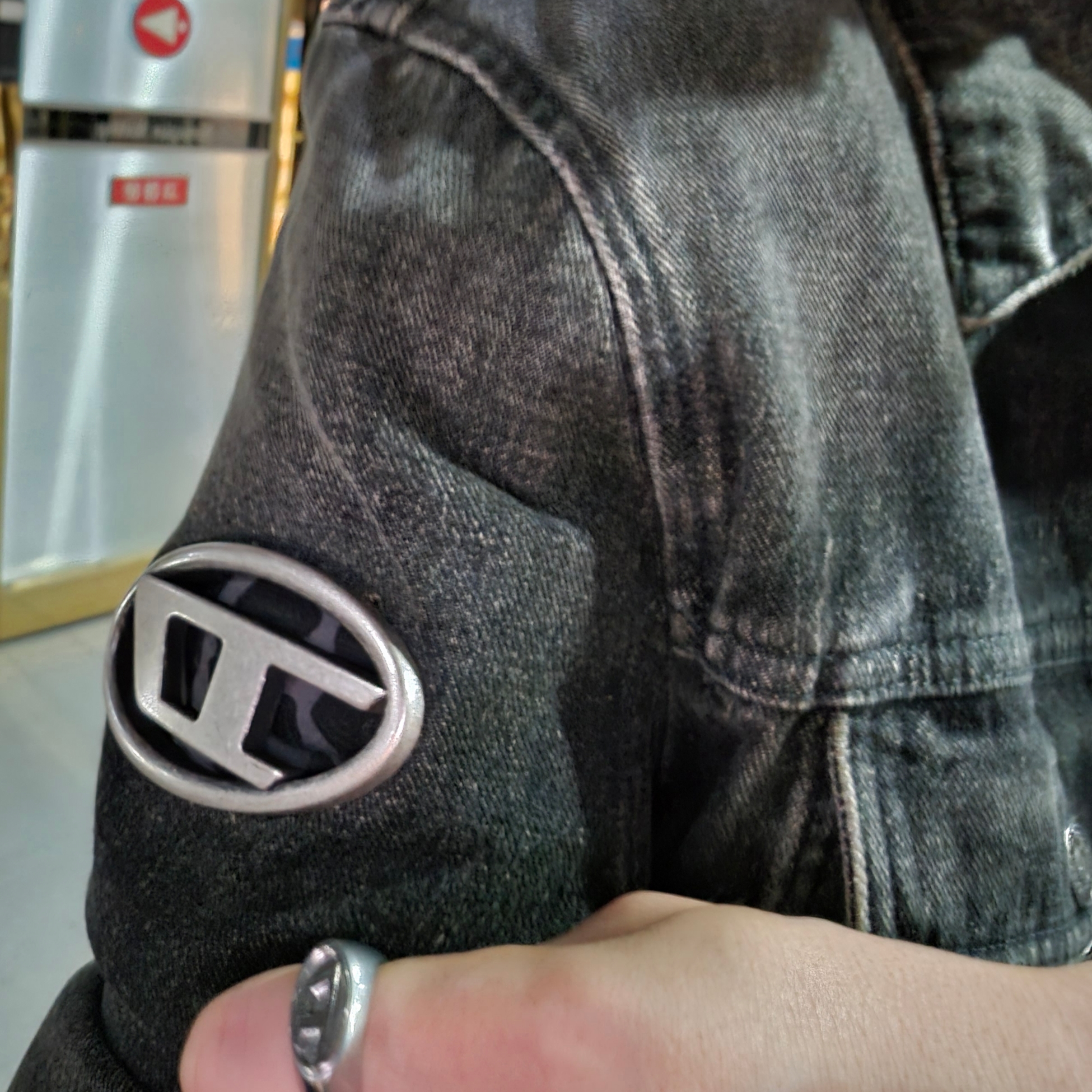 Diesel D-Barcy-S2 Denim Jacket Black, Diesel Dx1475 Stainless Steel Signet Ring Silver 착용 스타일