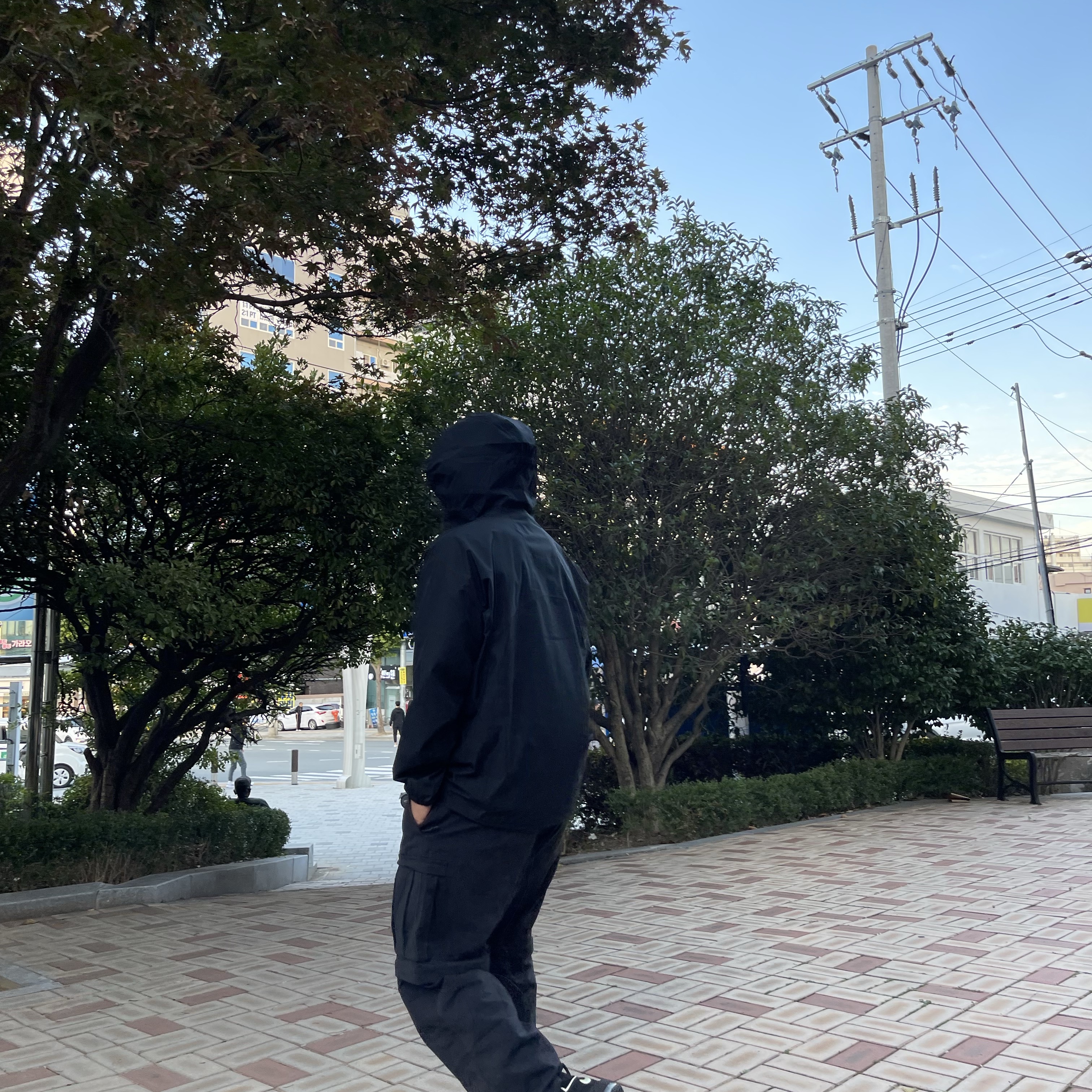 Nike ACG Smith Summit Cargo Pants Black Anthracite - Asia, Nike ACG Storm-Fit ADV Cascade Rains Full Zip Jacket Black - Asia 착용 스타일