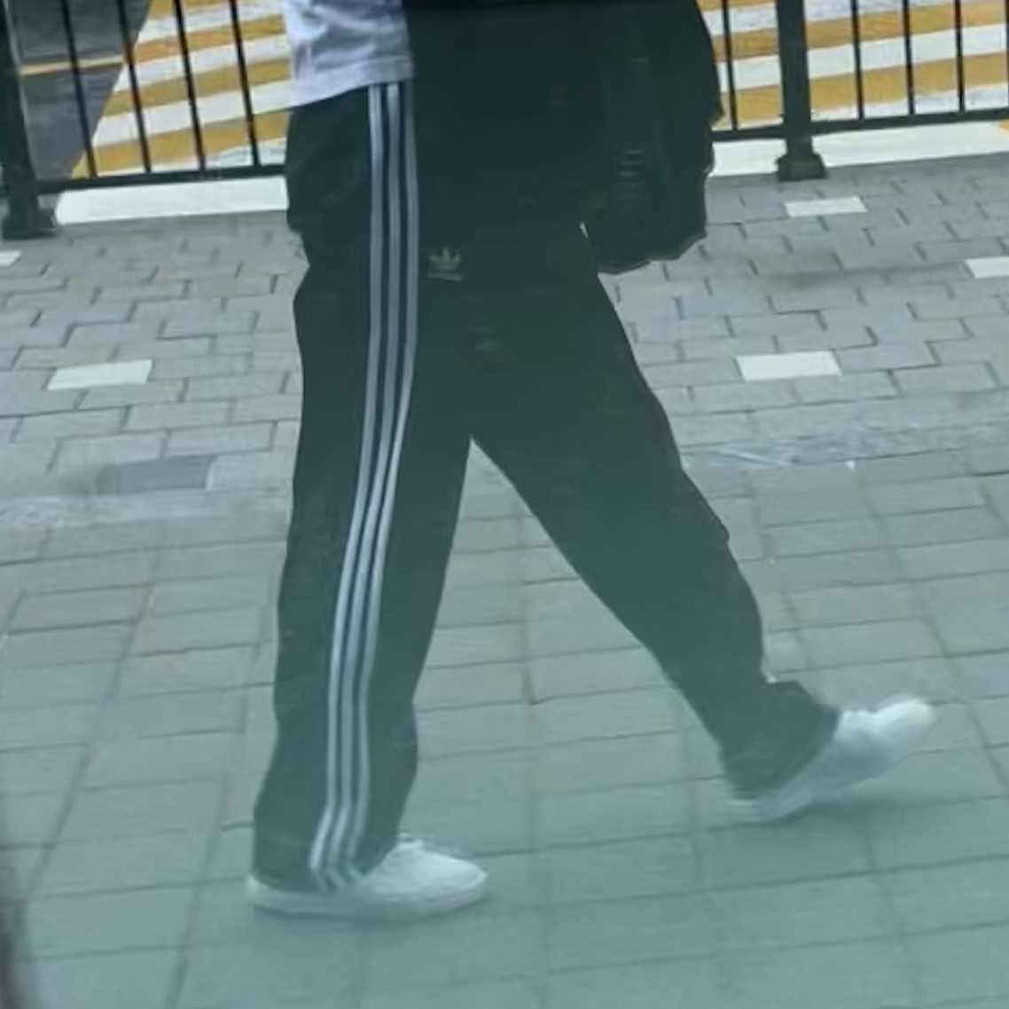Adidas Adicolor Classic Firebird Track Pants Black - KR Sizing 착용 스타일