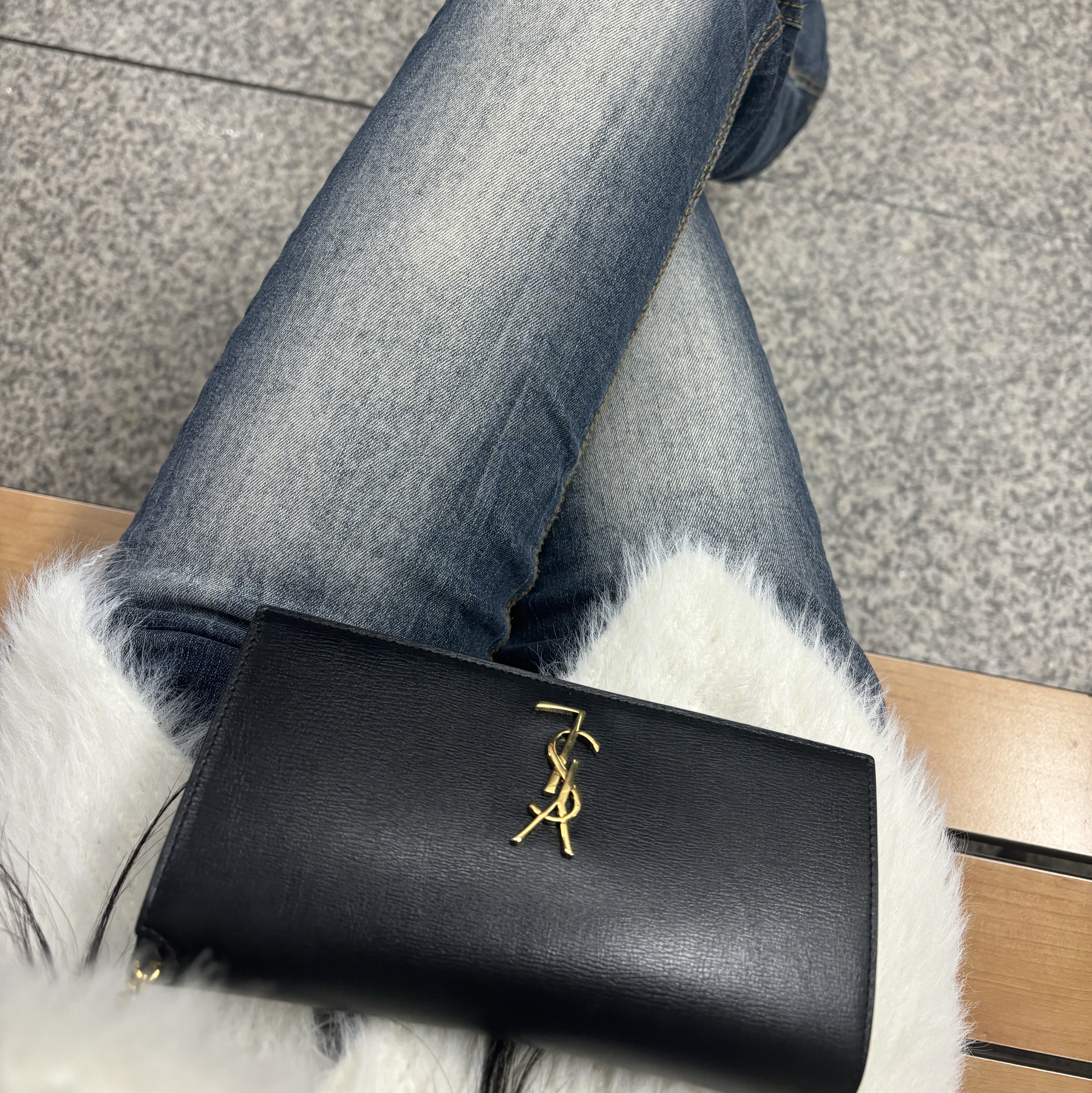 Saint Laurent Gold Monogram Phone Holder with Strap in Smooth Leather Black 착용 스타일