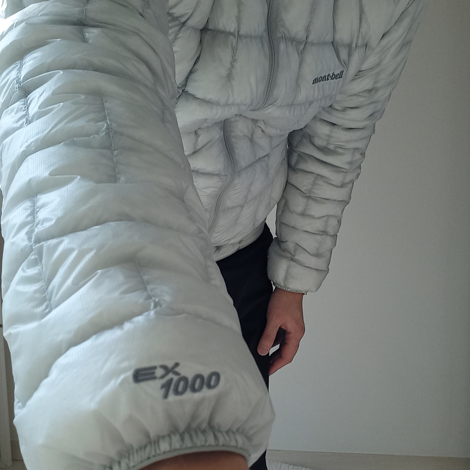Arc'teryx Gore 5 Panel Cap Black, Montbell US Plasma 1000 Down Jacket Light Silver 착용 스타일 - 6