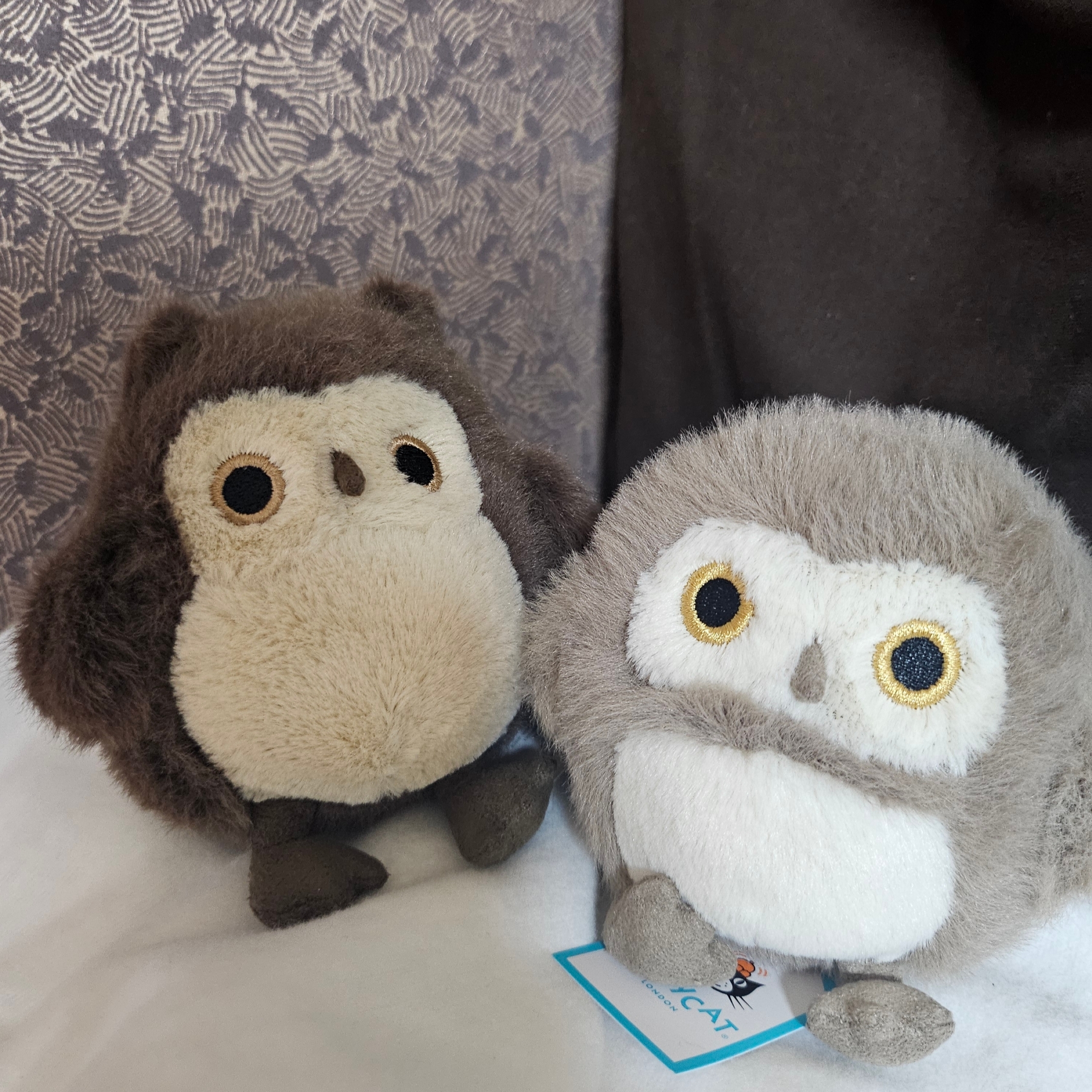 Jellycat Owling Brown 착용 스타일