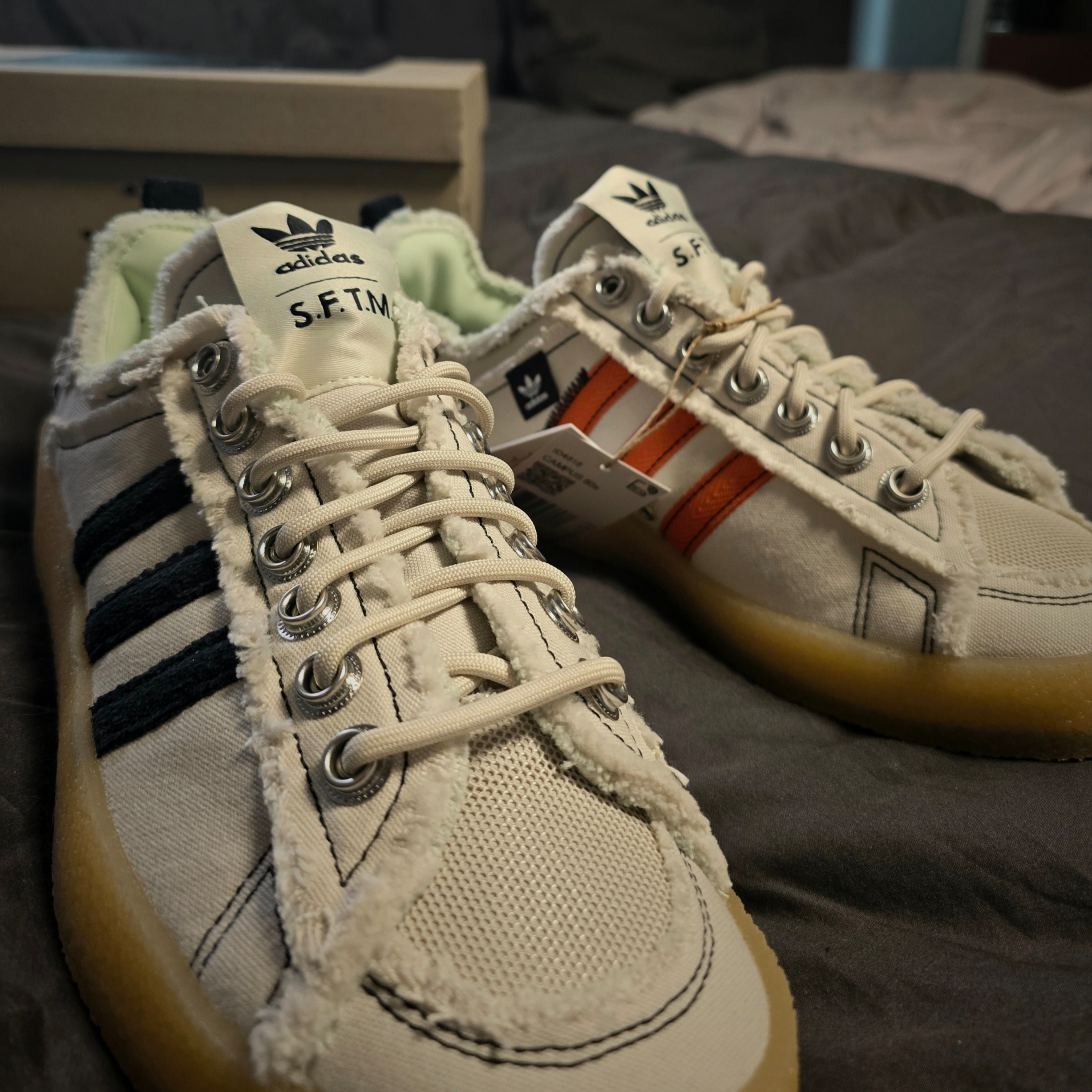 Adidas x Song for the Mute Campus 80s Bliss Core Black 착용 스타일 - 1