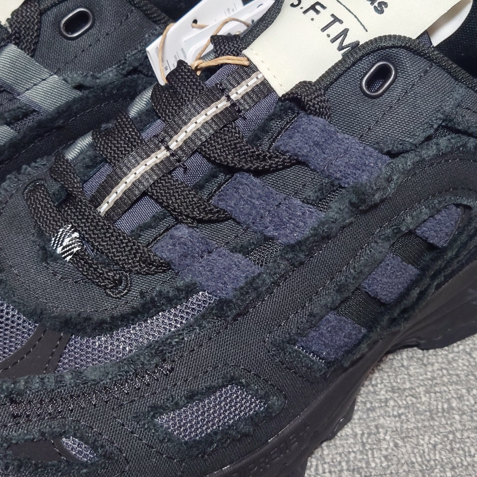 Adidas x Song for the Mute Shadowturf Core Black Night Grey 착용 스타일 - 2