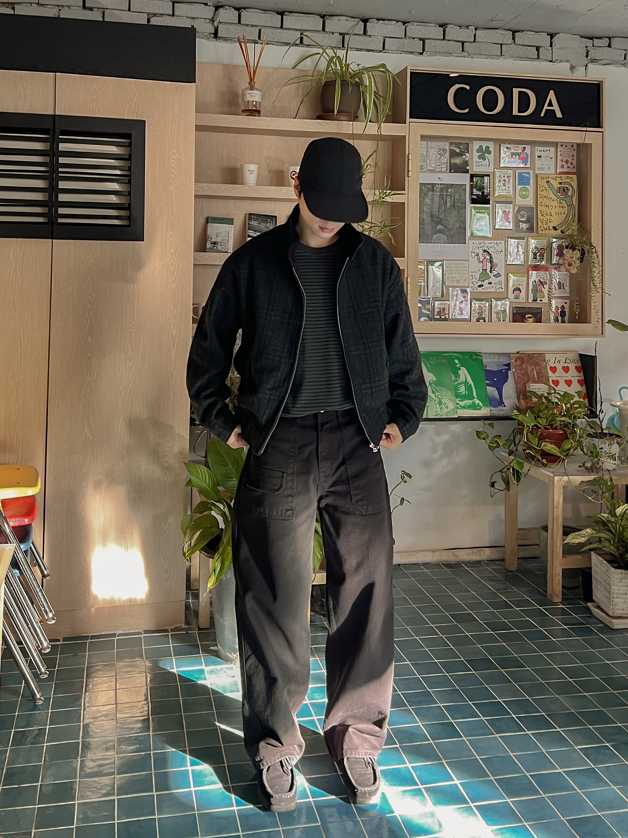 Clarks Wallabee Black Suede, Clarks Wallabee Gore-Tex Black Suede 착용 스타일 - 1