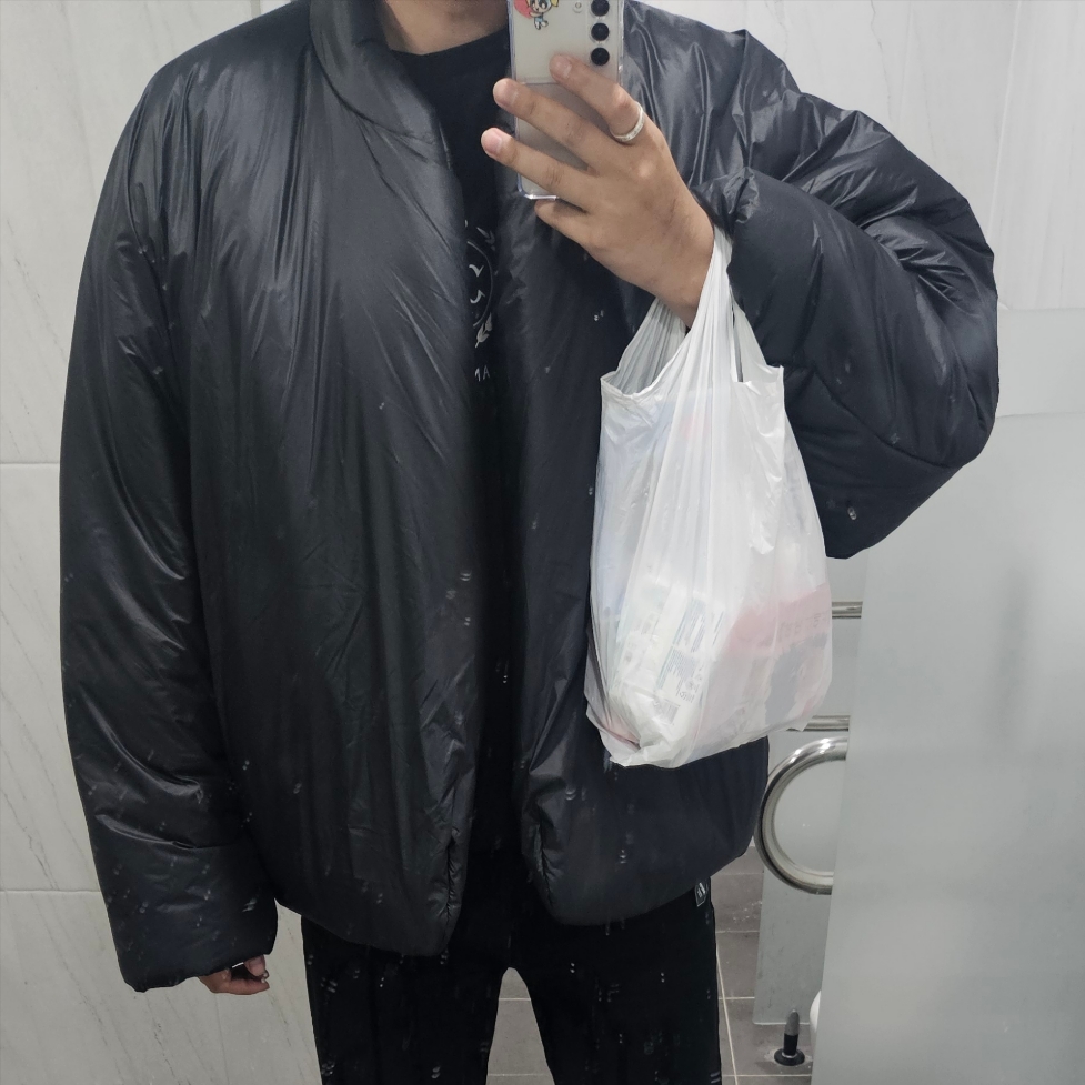 Yeezy Gap Engineered By Balenciaga Round Jacket 2 Black 착용 스타일 - 2