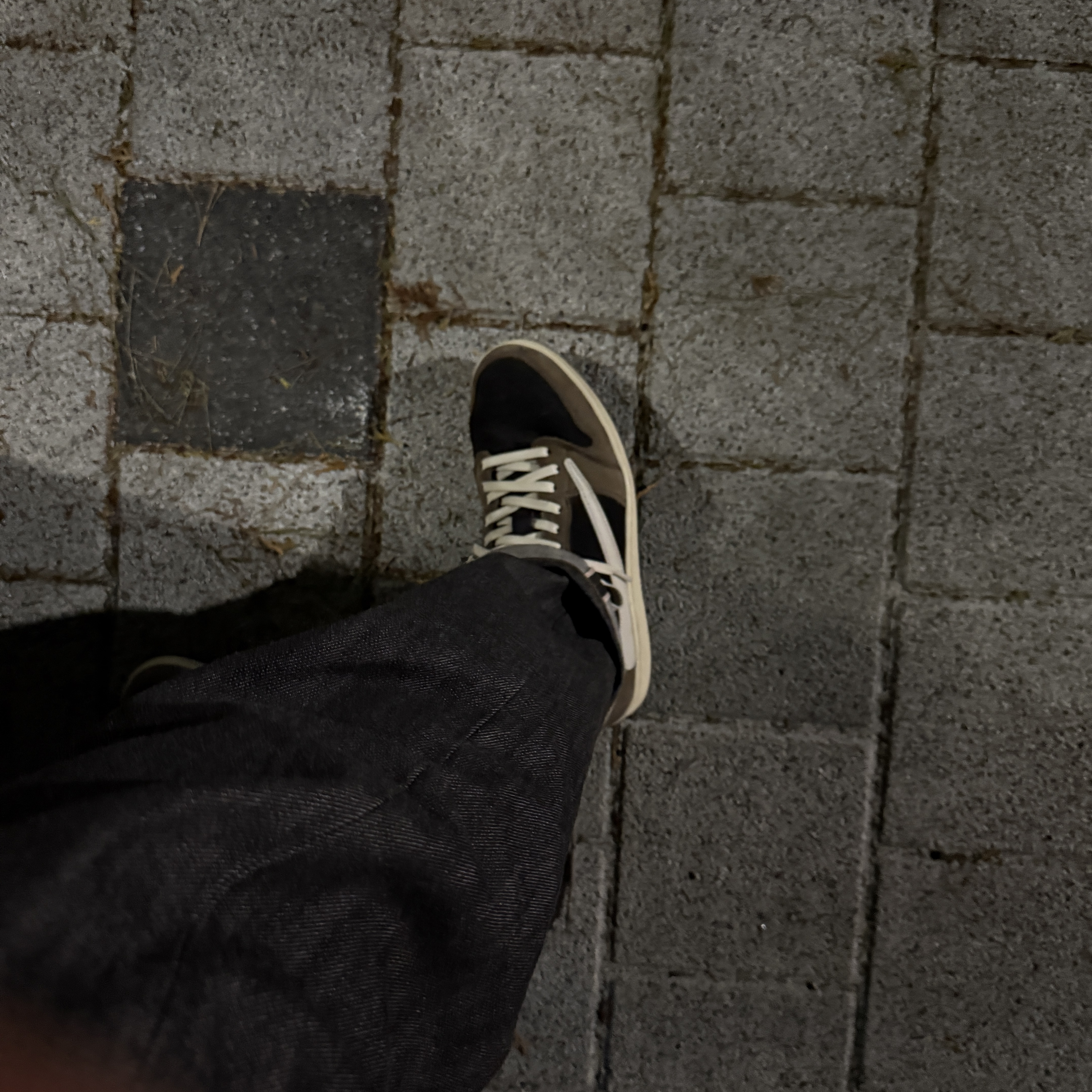 Jordan 1 x Travis Scott Retro Low OG SP Mocha 착용 스타일