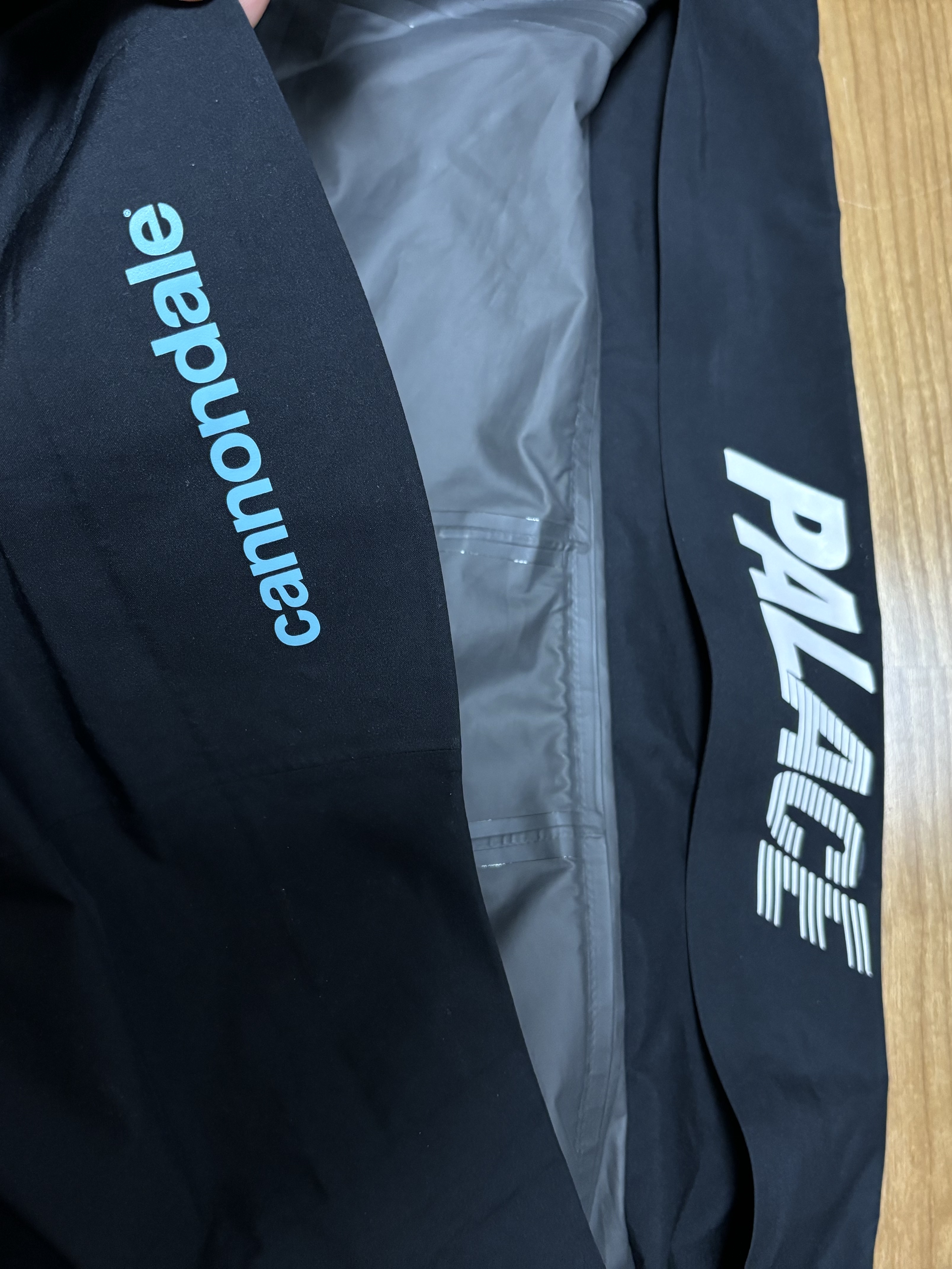 Palace x Cannondale Mad Boy Gore-Tex Paclite Jacket Black Mint - 21FW, Palace x Cannondale Mad Boy 6-Panel Black - 21FW 착용 스타일 - 6