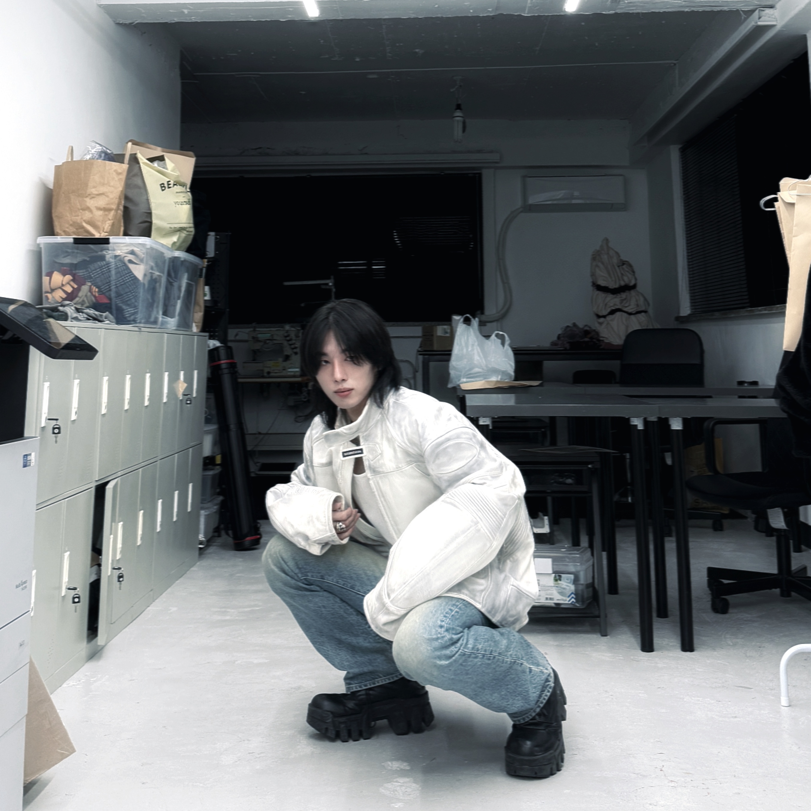 Balenciaga Oversized Biker Jacket White, Balenciaga Bulldozer Lace-Up Boot Black 착용 스타일 - 1