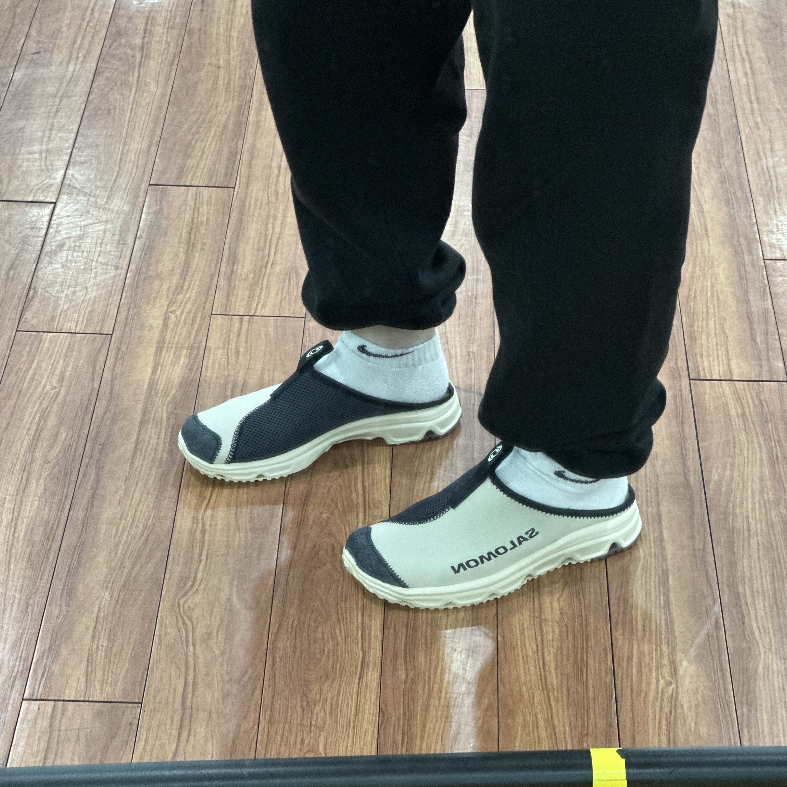 Salomon RX Slide 3.0 Bleached Sand 착용 스타일 - 1
