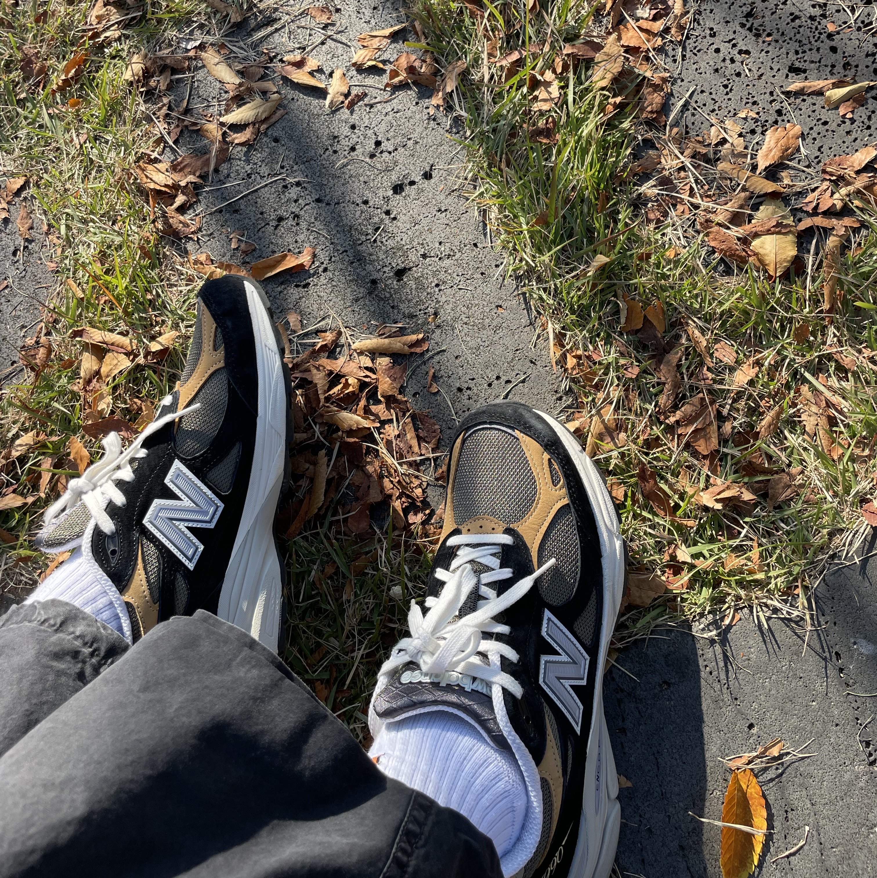 New Balance 990v3 Made in USA Black Tan 착용 스타일