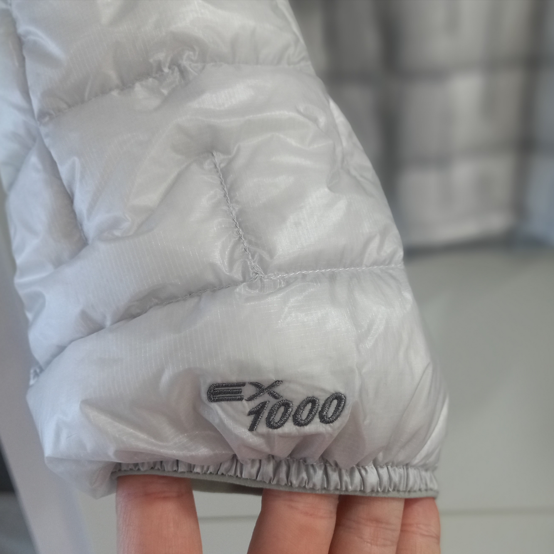 Montbell US Plasma 1000 Down Jacket Light Silver, Montbell Plasma 1000 Down Jacket Light Silver 착용 스타일 - 4