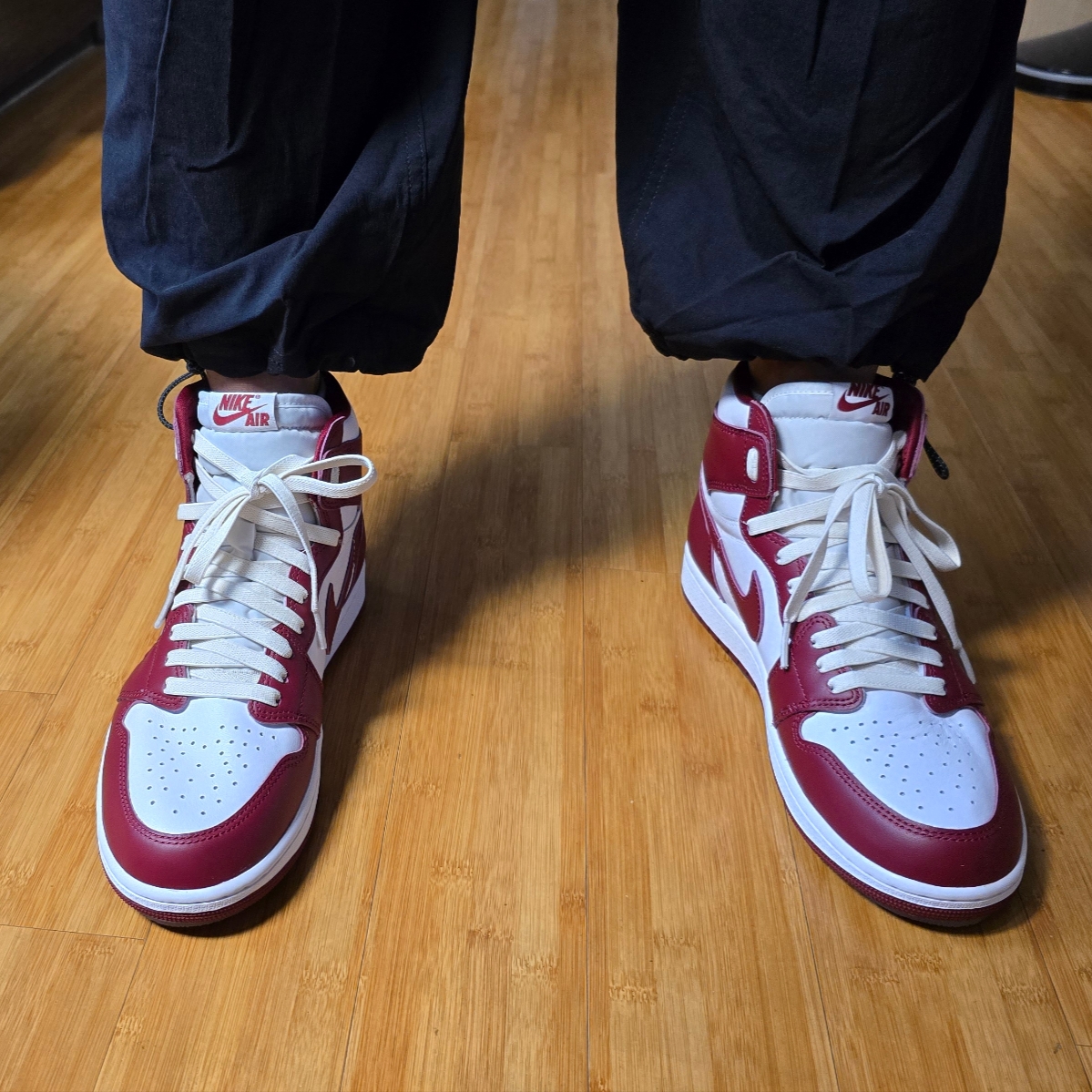 Jordan 1 Retro High OG Artisanal Red, Nike SB Kearny Skate Cargo Pants Black White - US/EU 착용 스타일