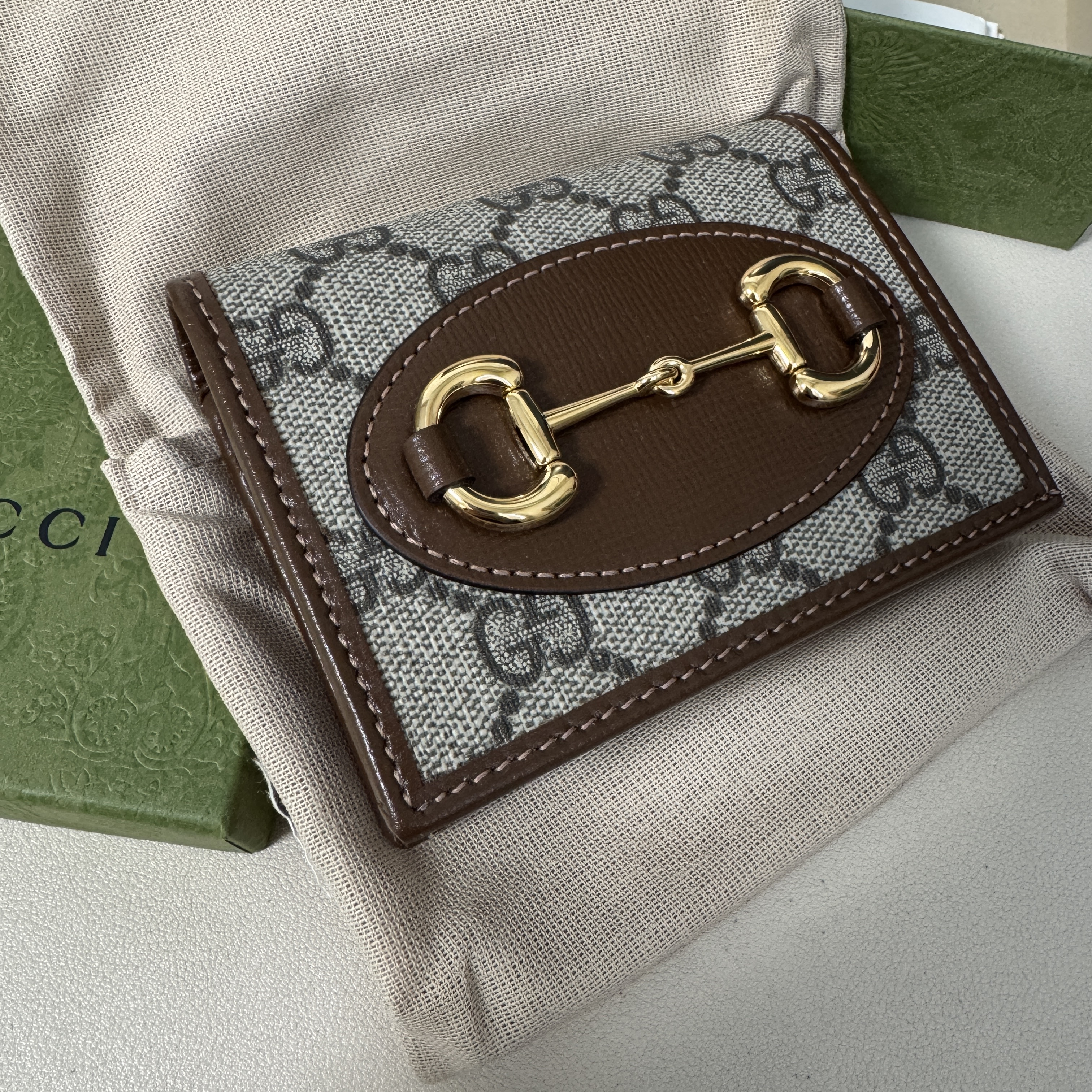 Gucci Horsebit 1955 Card Case Wallet Brown 착용 스타일