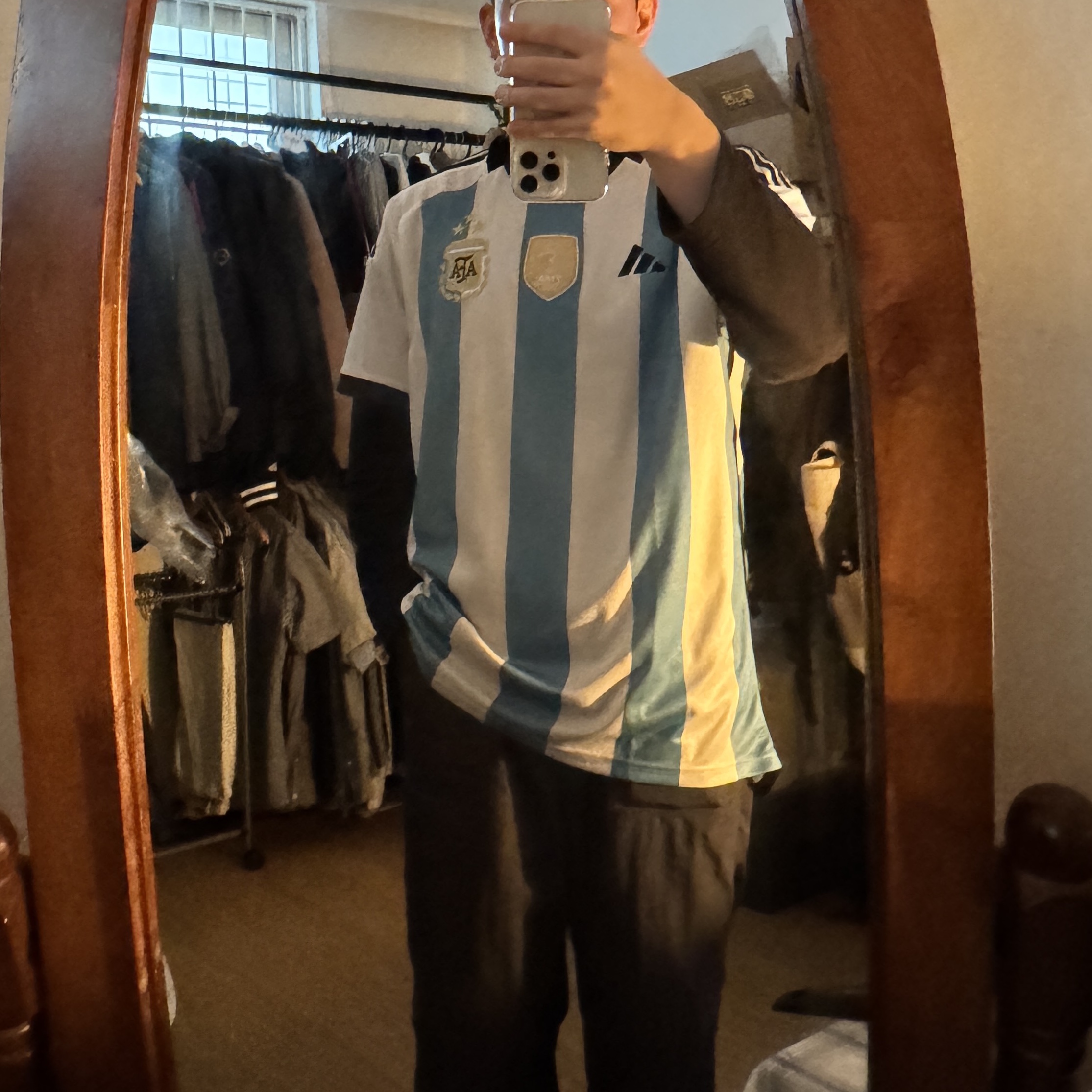 Adidas Argentina Home Jersey 2022 Winners 3-Star White Light Blue - US Sizing (Non Marking Ver.) 착용 스타일