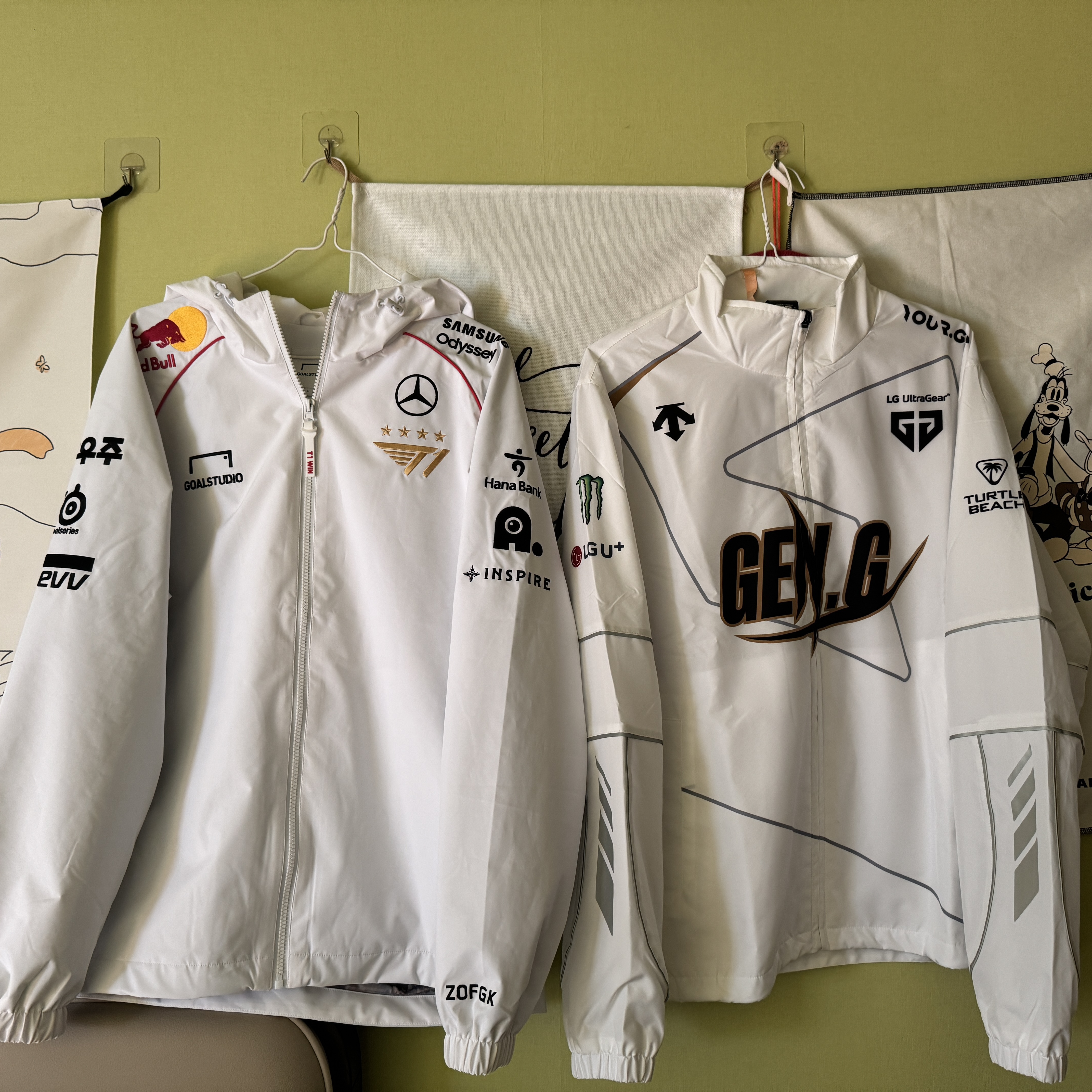 T1 2024 Uniform Worlds Jacket White (Non Marking Ver.), Gen.G 2024 Worlds Official Player Jacket White (Non Marking Ver.) 착용 스타일