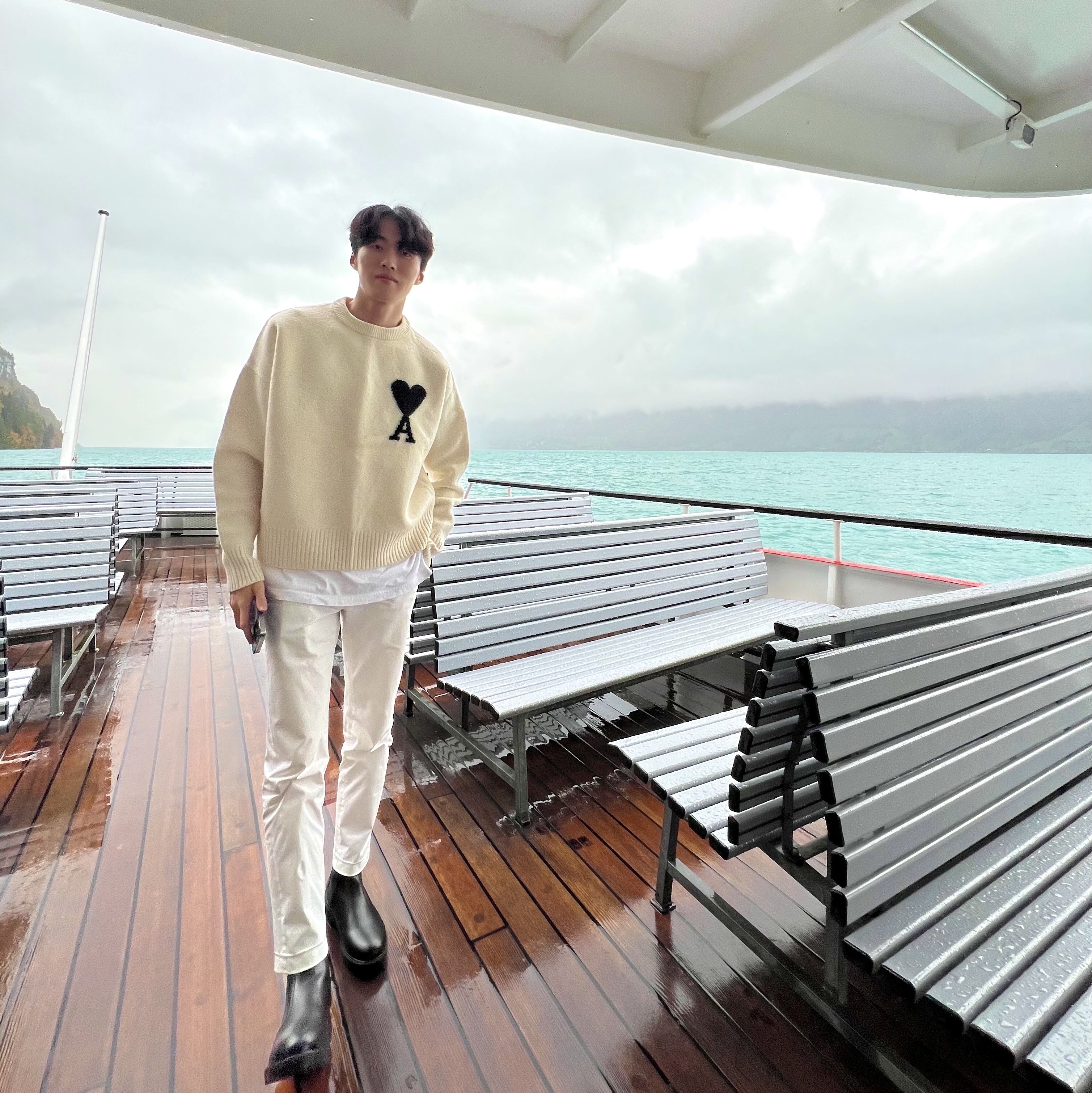 AMI de Coeur Oversize Intarsia Sweater Off White 착용 스타일