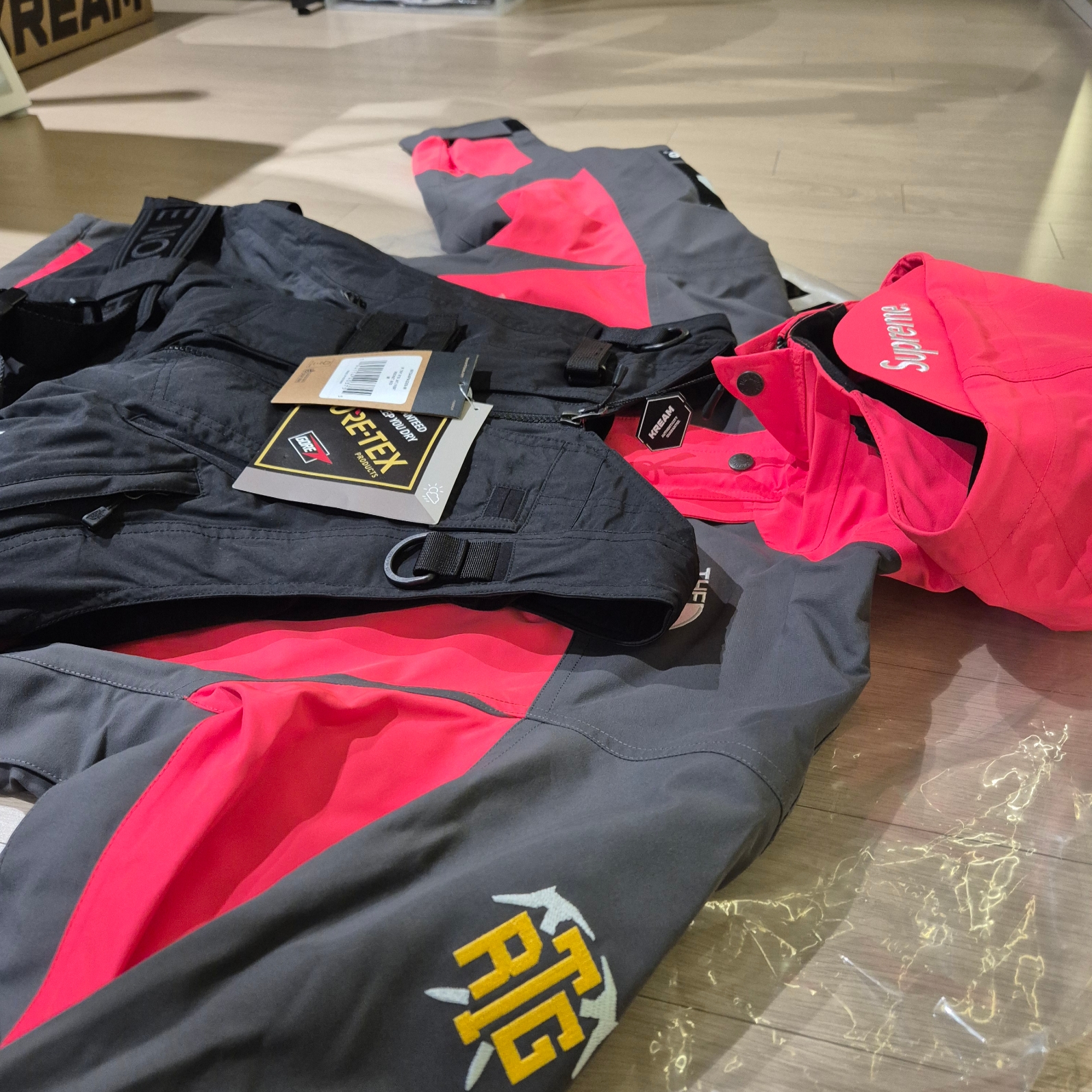 Supreme x The North Face RTG Jacket + Vest Red - 20SS 착용 스타일 - 5