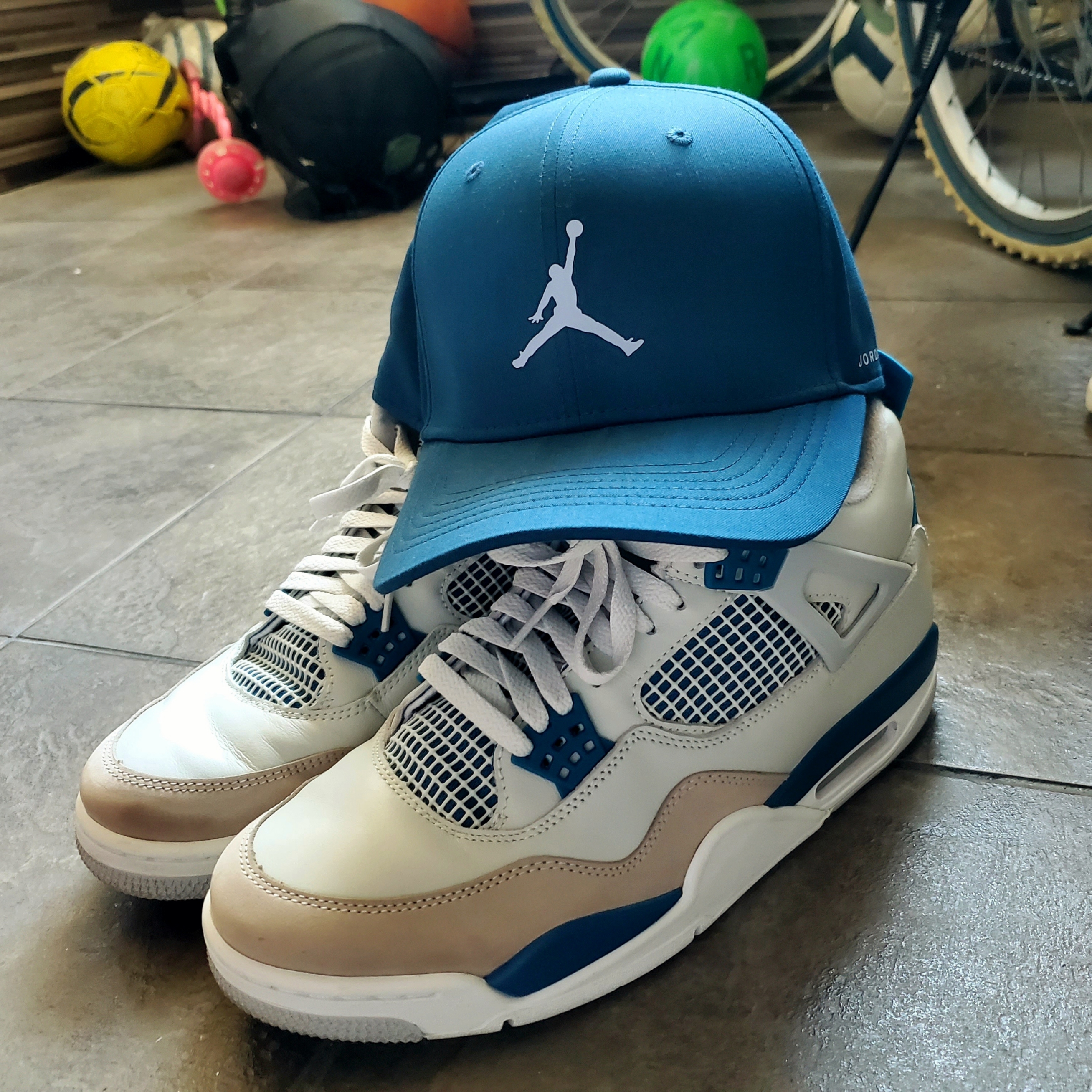 Jordan 4 Retro Industrial Blue, Jordan Adjustable Unstructured Golf Rise Cap Blue 착용 스타일