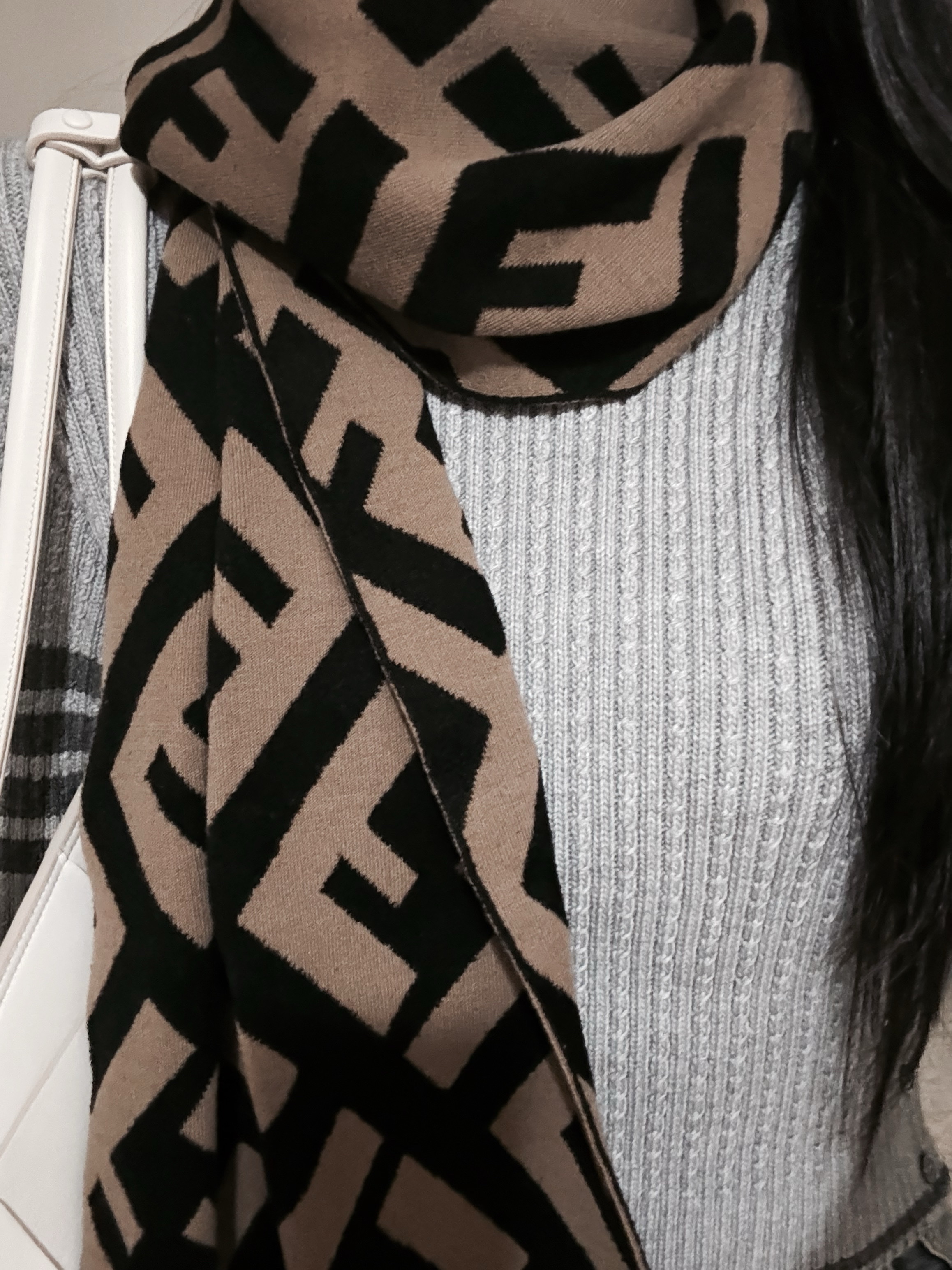 Fendi FF Wool and Viscose Scarf Brown, Bottega Veneta Medium Arco Tote Bag White Black 착용 스타일