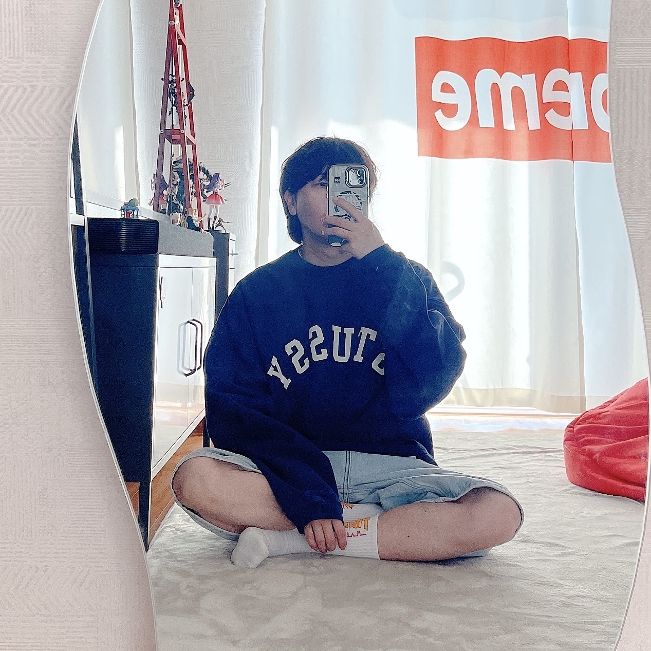 Stussy Sun Faded Oversized Crew Navy, Supreme Baggy Denim Short Washed Indigo - 24SS 착용 스타일 - 1