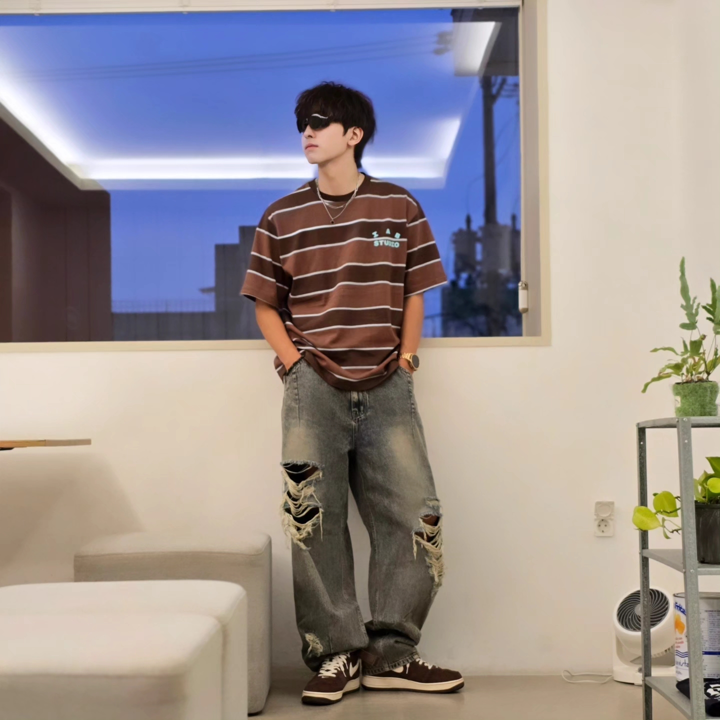 IAB Studio Striped T-Shirt Brown, Samsung Galaxy Watch6 44mm LTE Silver (Korean Ver.) 착용 스타일 - 3