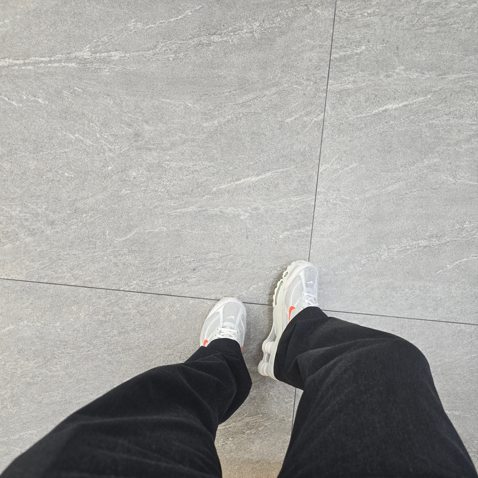 Nike Shox Ride 2 Light Bone and Turf Orange 착용 스타일