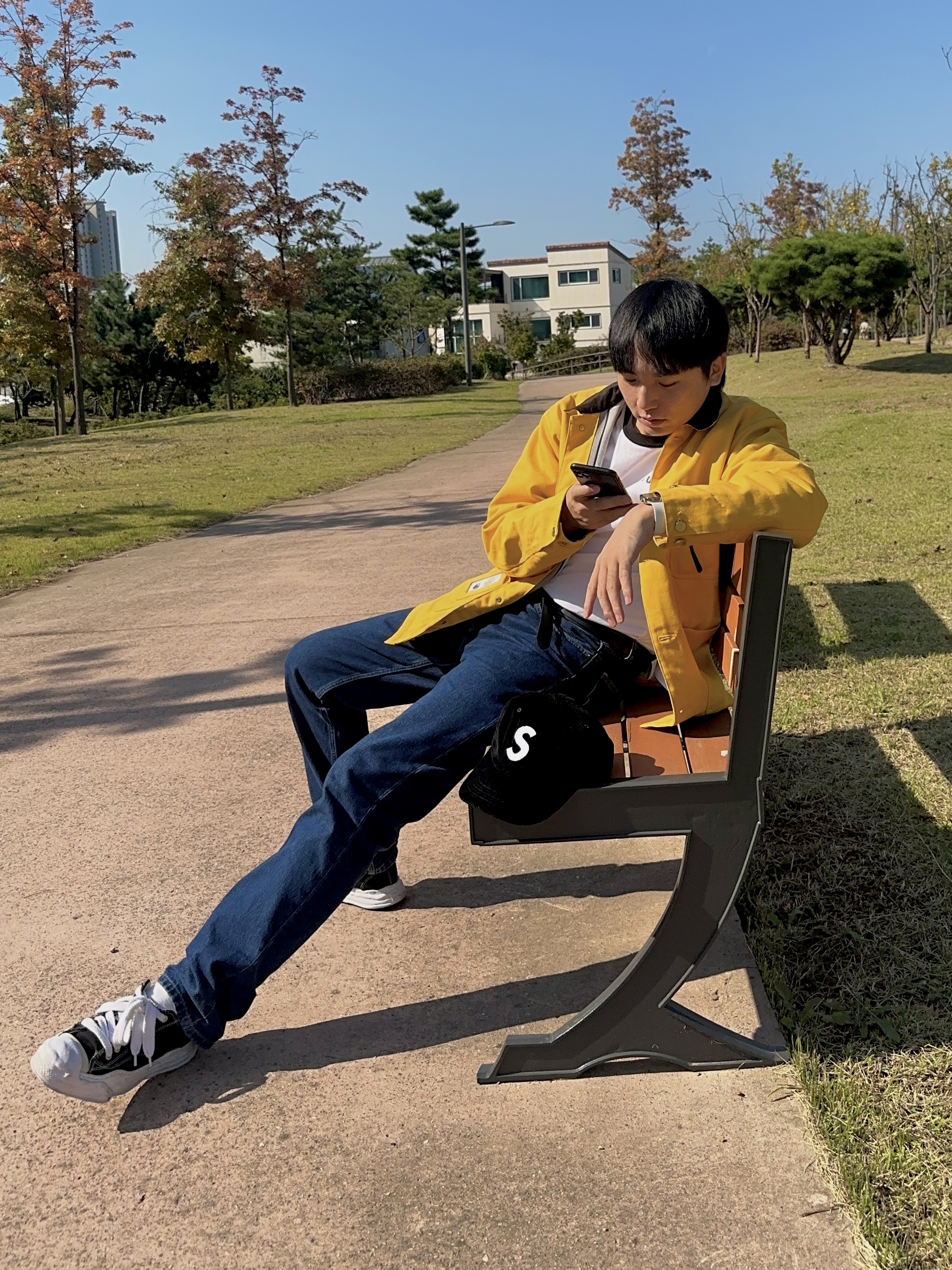 Carhartt WIP x IAB Studio OG Chore Coat Yellow, Maison Mihara Yasuhiro Hank VL OG Sole Canvas Low-top Sneakers Black 착용 스타일 - 2