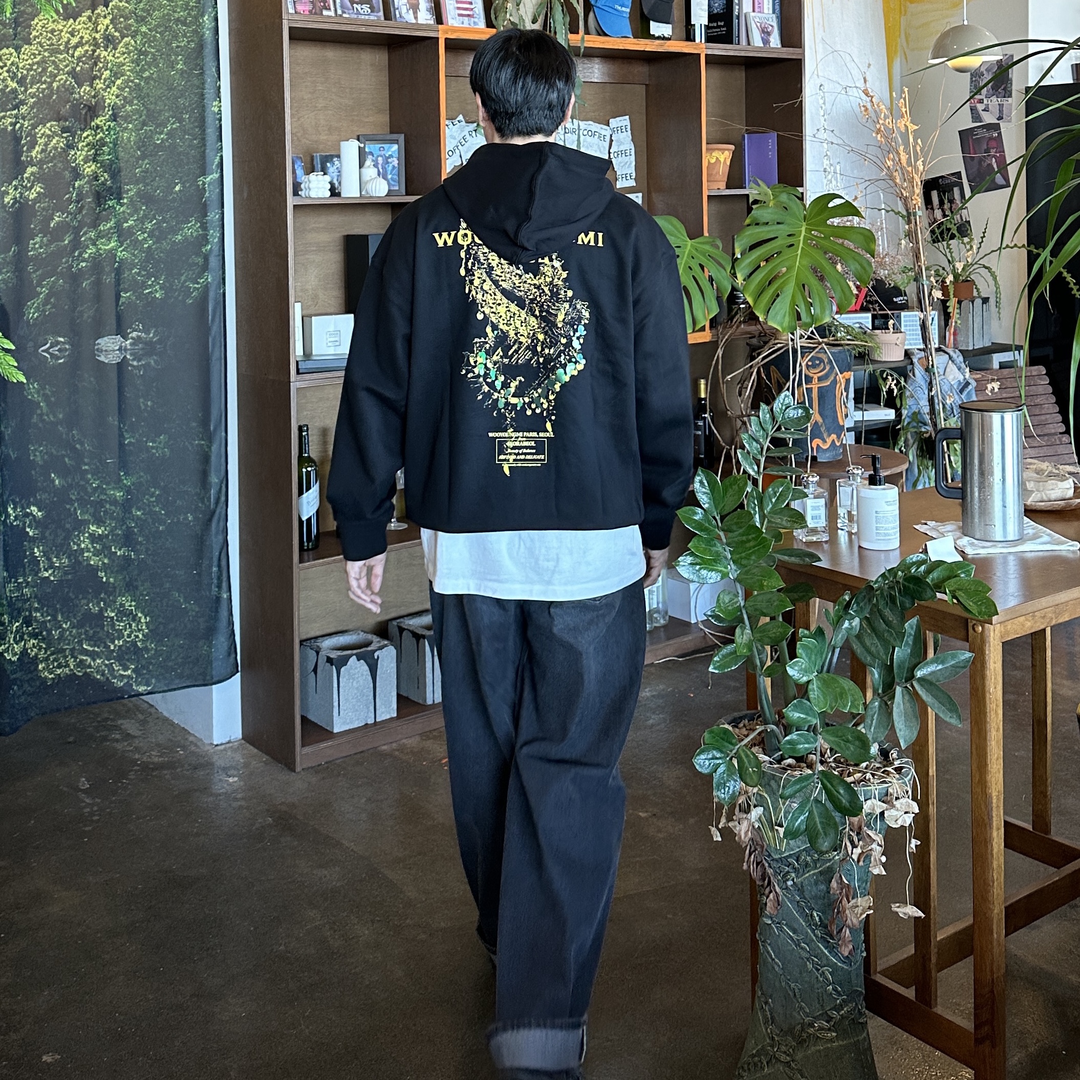 Wooyoungmi Crown Back Logo Hooded T-Shirt Black - 23FW 착용 스타일