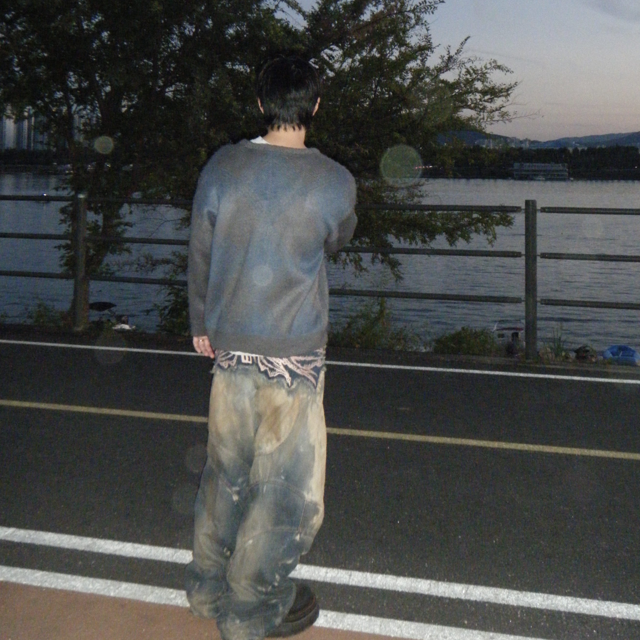 MELLOW Check Brushed Cardigan Grey 착용 스타일