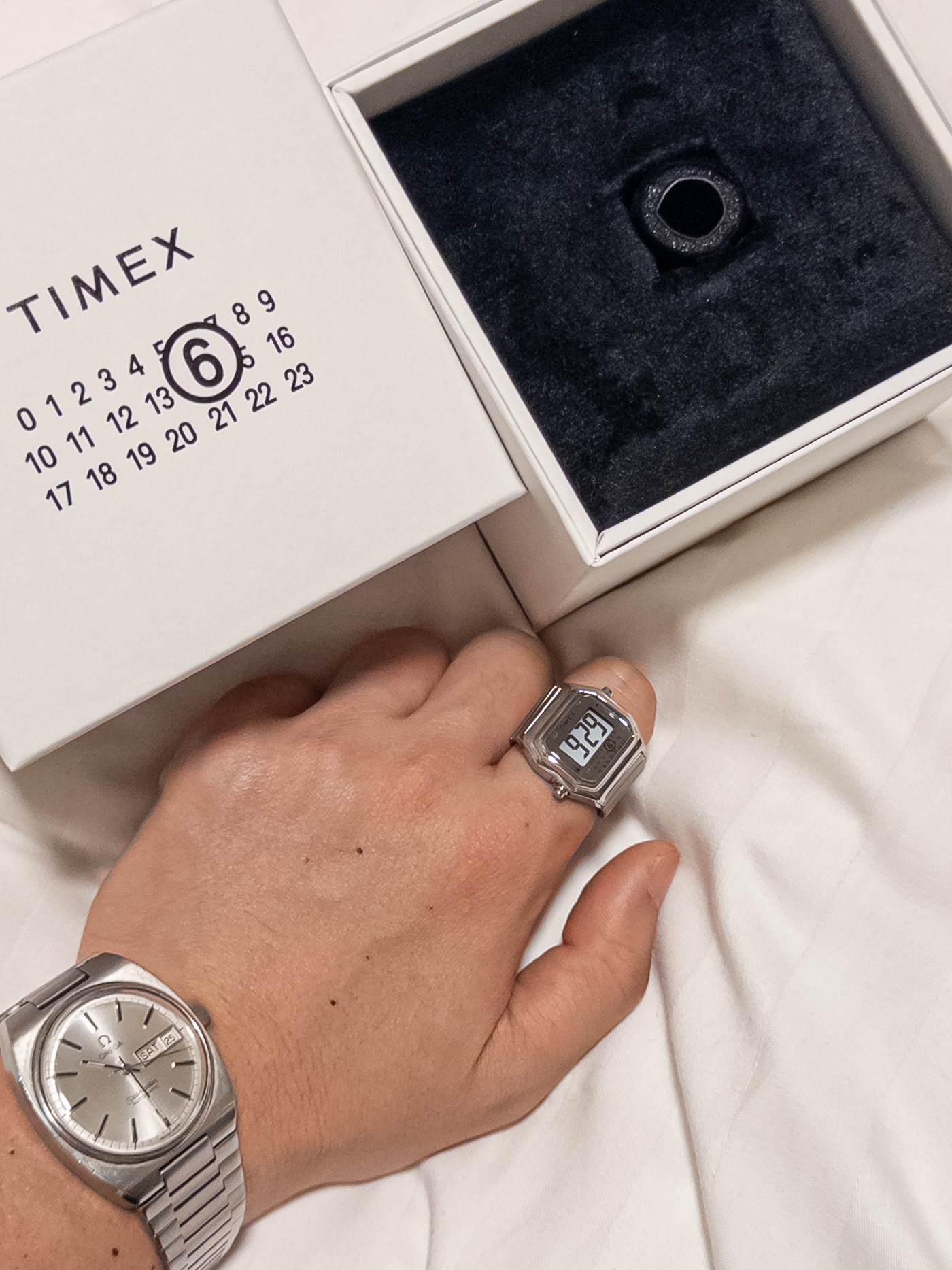 Timex x MM6 Maison Margiela Ring Digital Watch Stainless Steel 착용 스타일 - 1