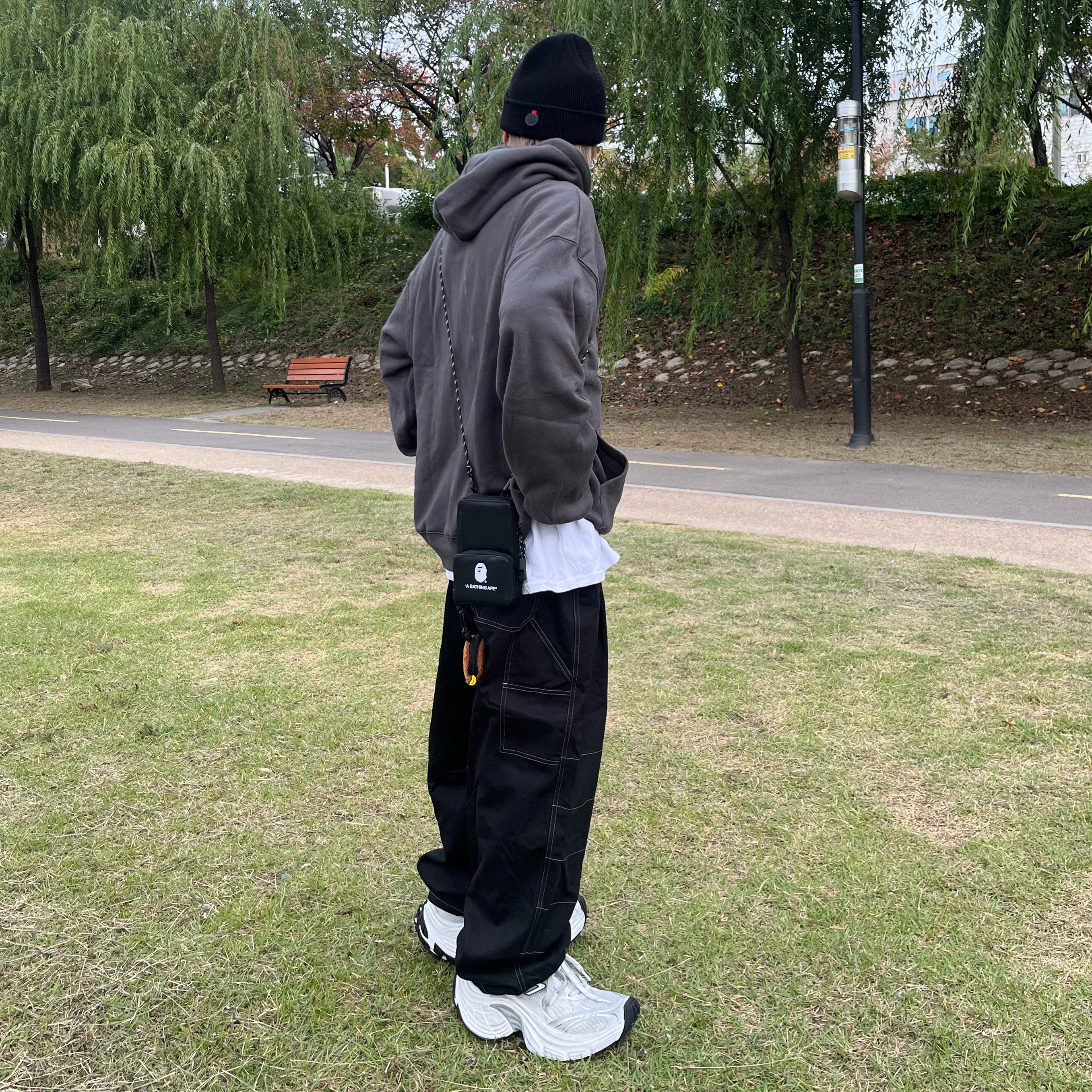 Balenciaga 10XL Sneakers White Grey Silver Black 착용 스타일 - 1