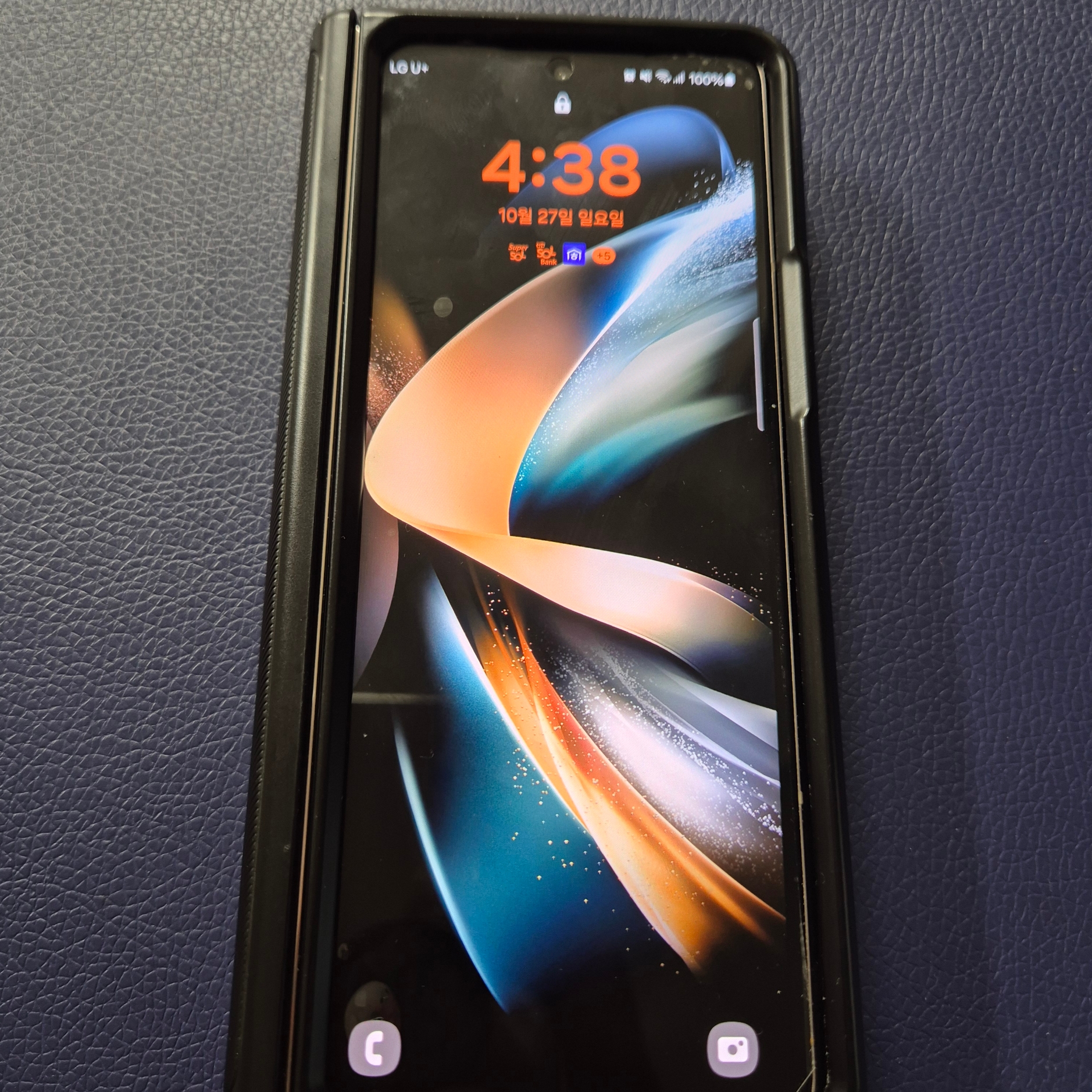 [S등급] Refurbished Galaxy Z Fold 4 256GB Gray Green 착용 스타일 - 1