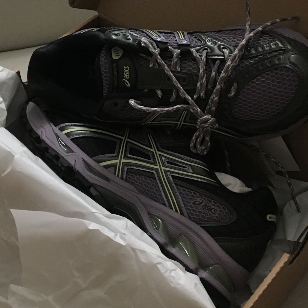 Asics Gel-Nimbus 10.1 Violet Quartz Cool Matcha, [KREAM 단독] Safarispot Women 1/2 Basic Safari Hoodie Black 착용 스타일 - 1