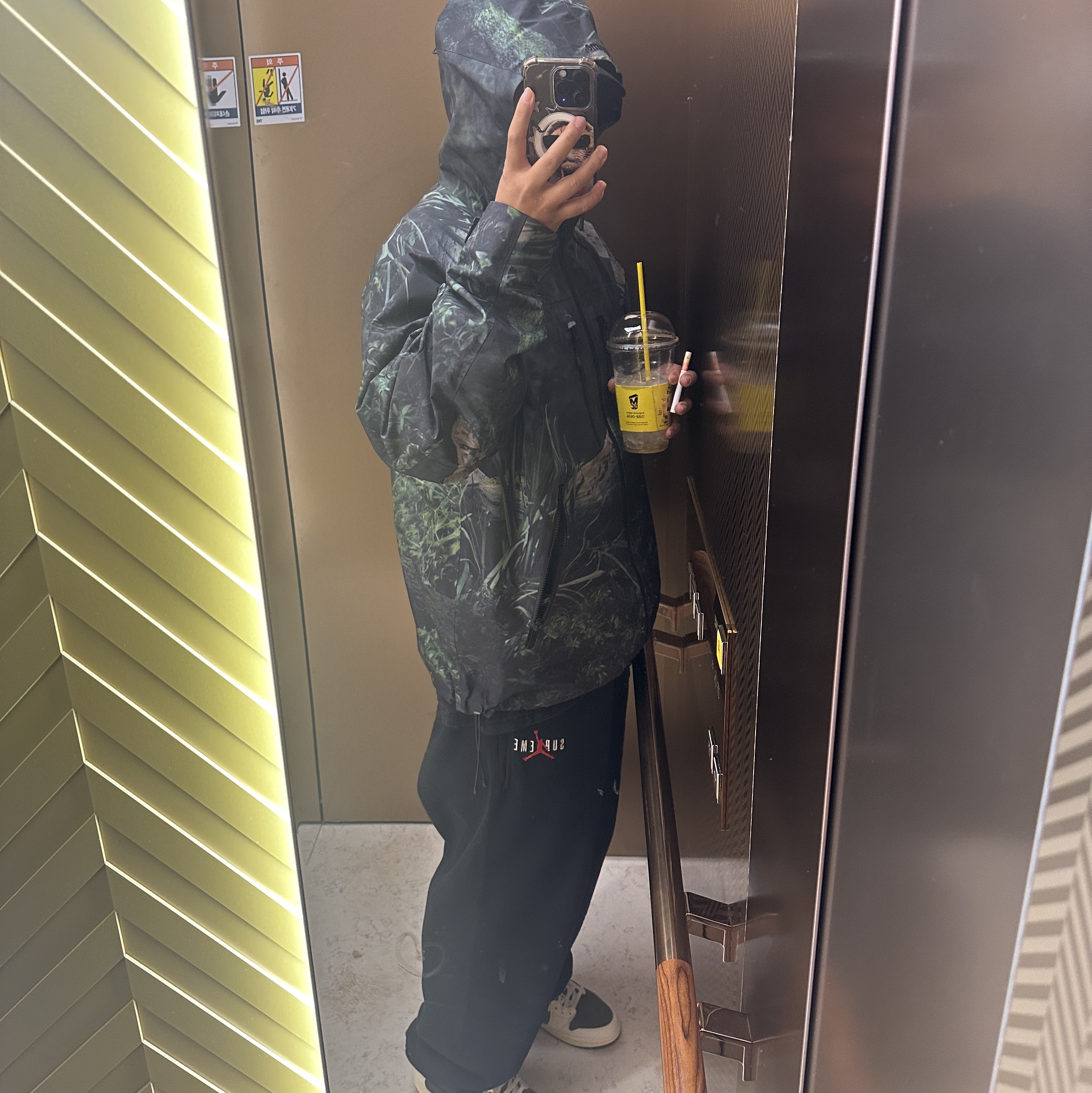 Supreme Gore-Tex Taped Seam Shell Jacket Kermit The Frog - 24SS, Supreme 2-Tone S Logo 6-Panel Black - 24SS 착용 스타일 - 5